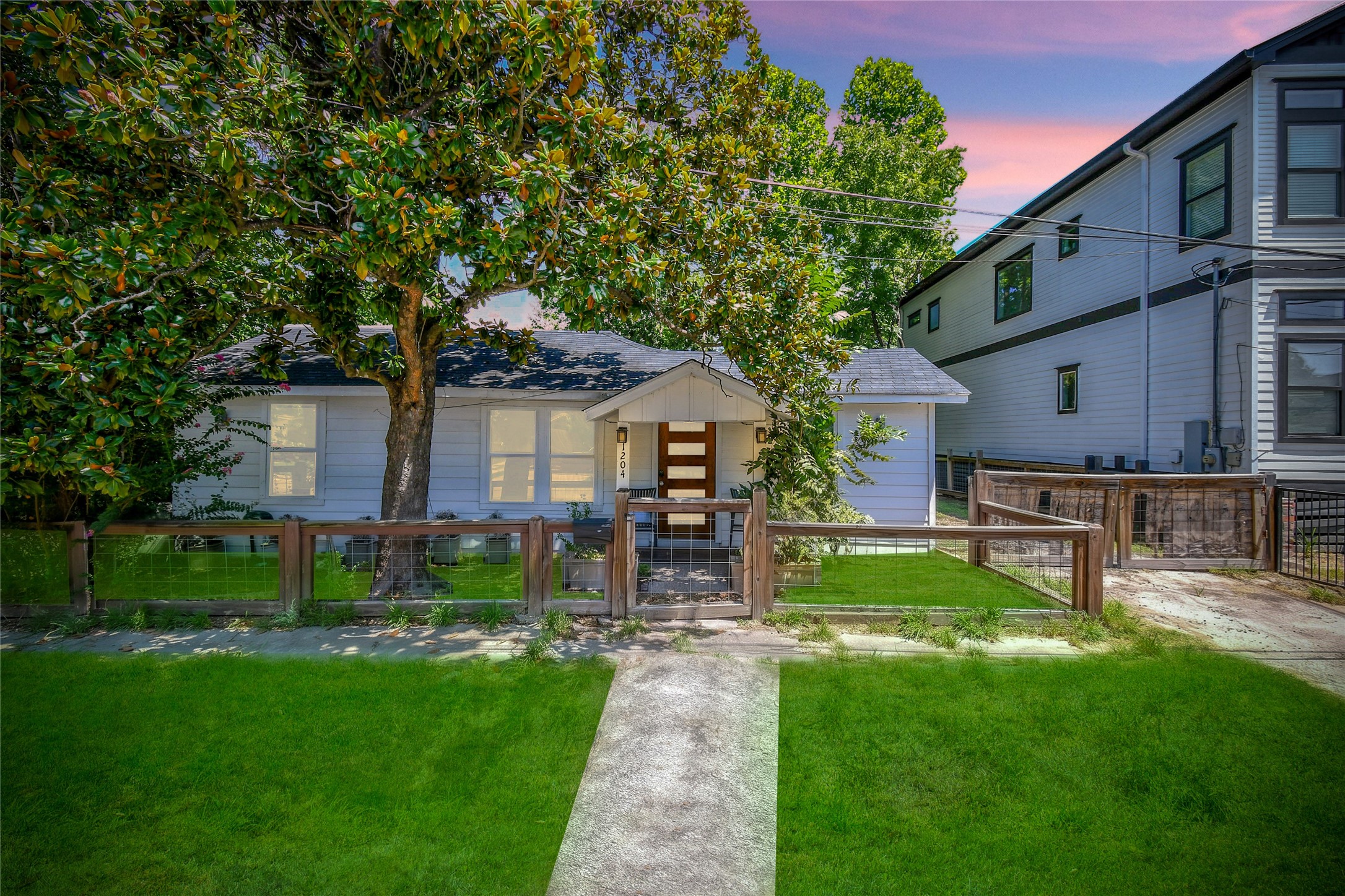1204 Archer St Property Photo 7