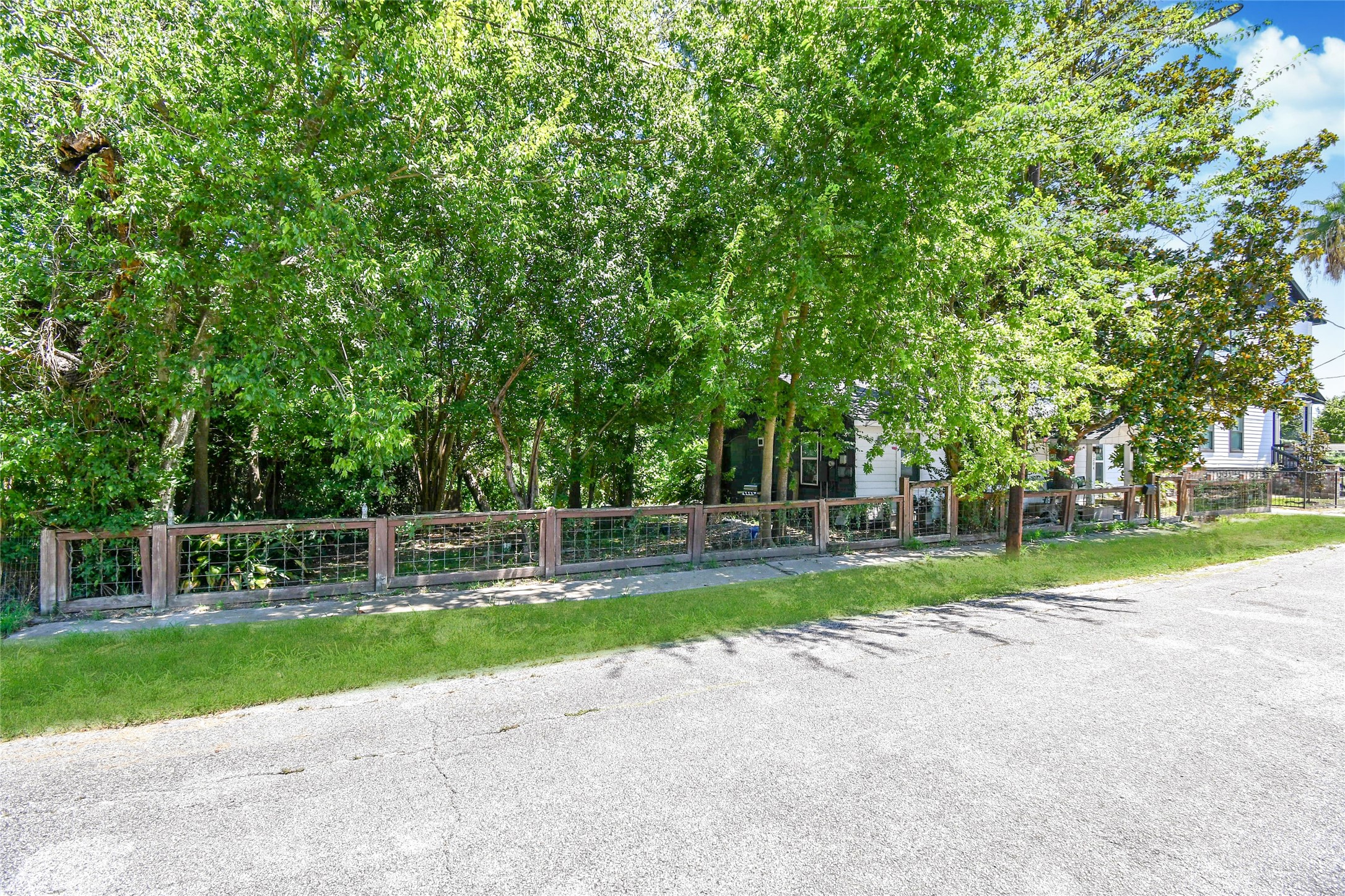 1204 Archer St Property Photo 8