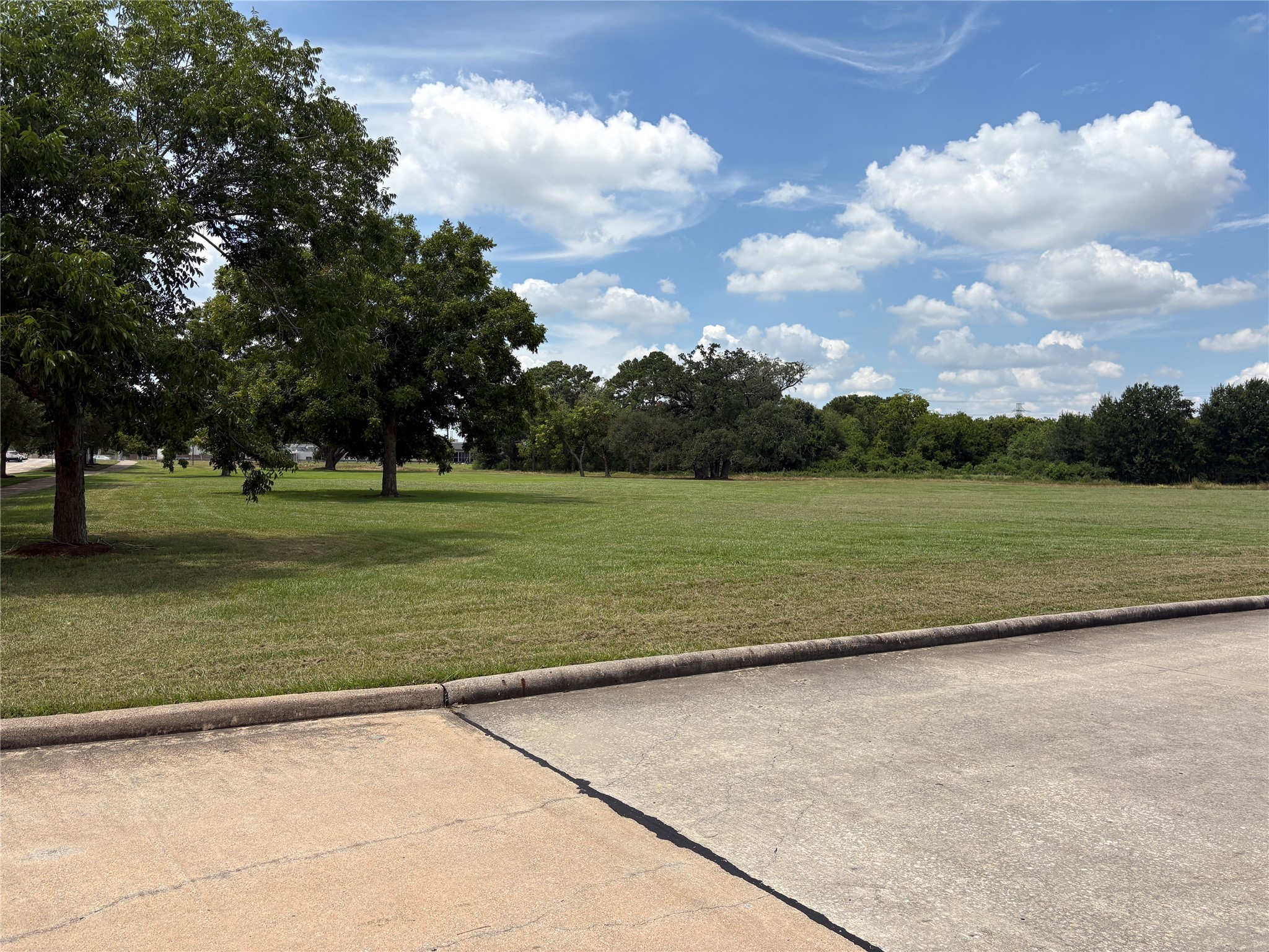 1219 Texas Pkwy Property Photo 3