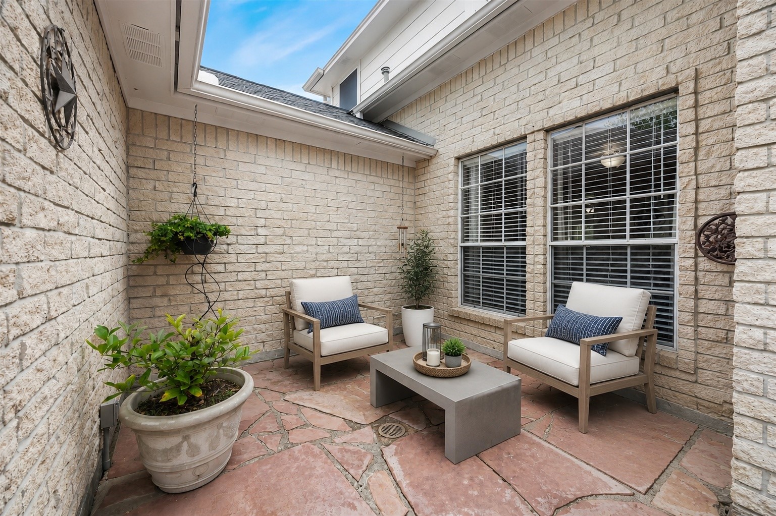 12516 Lake Vista Drive Property Photo 6