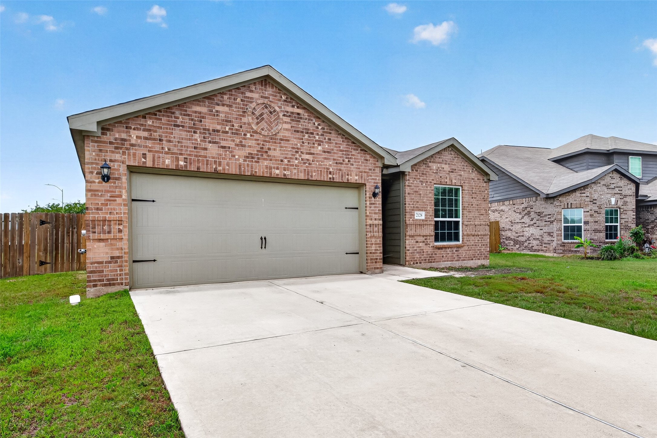2112 Mule Ridge Drive Property Photo 2