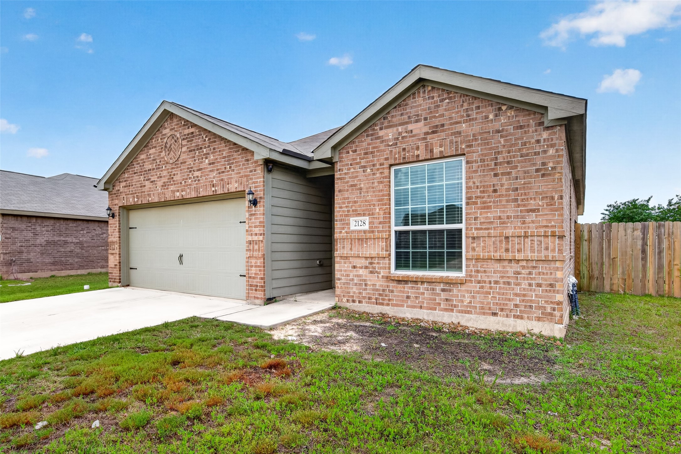 2112 Mule Ridge Drive Property Photo 3