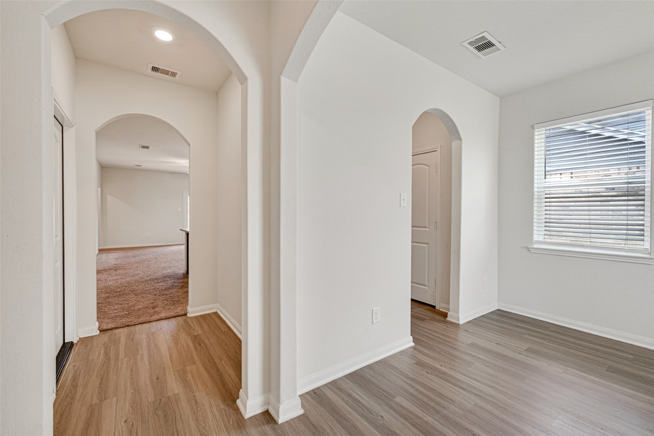 2112 Mule Ridge Drive Property Photo 6