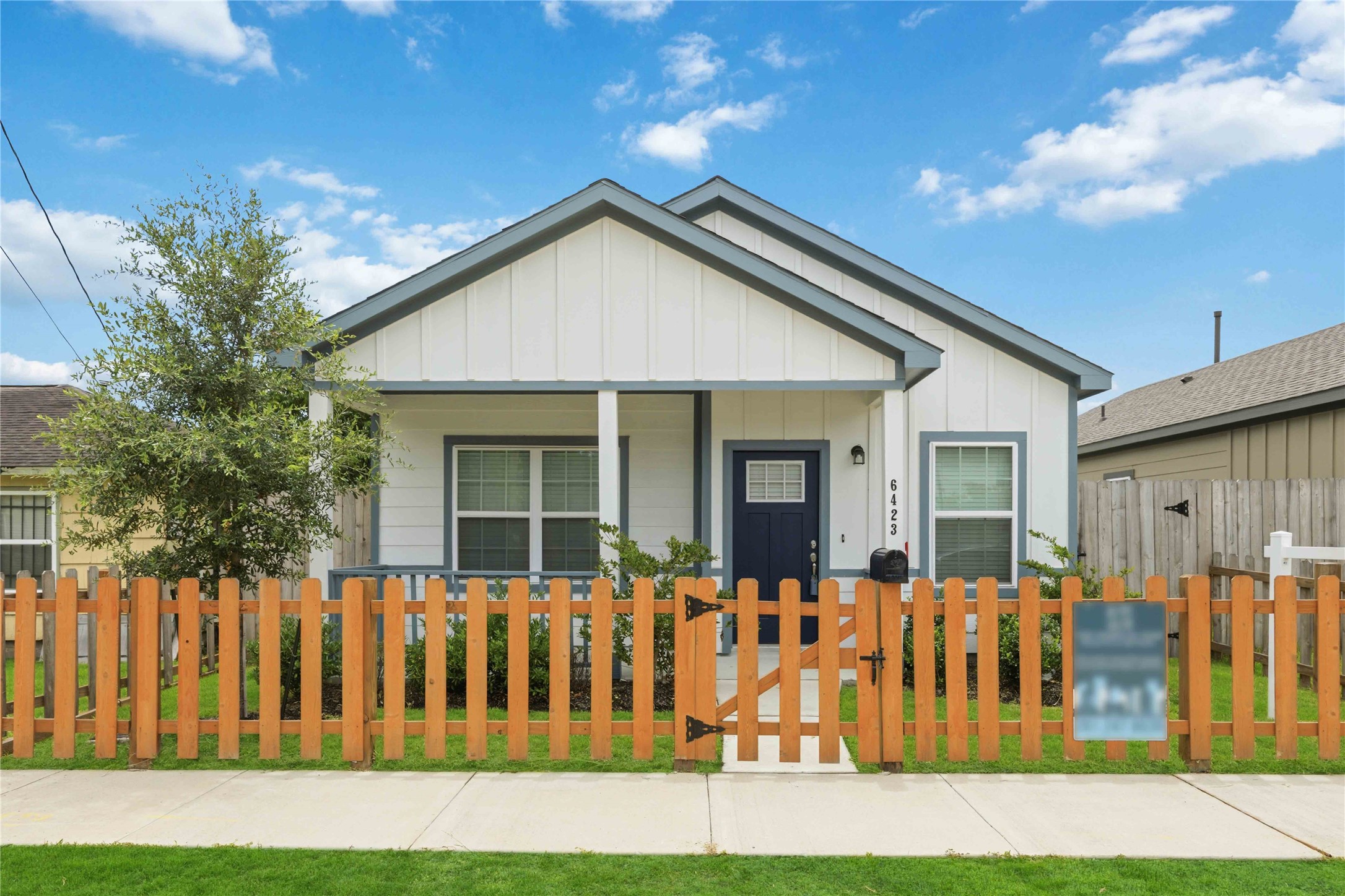 6423 Paris Street Property Photo 1