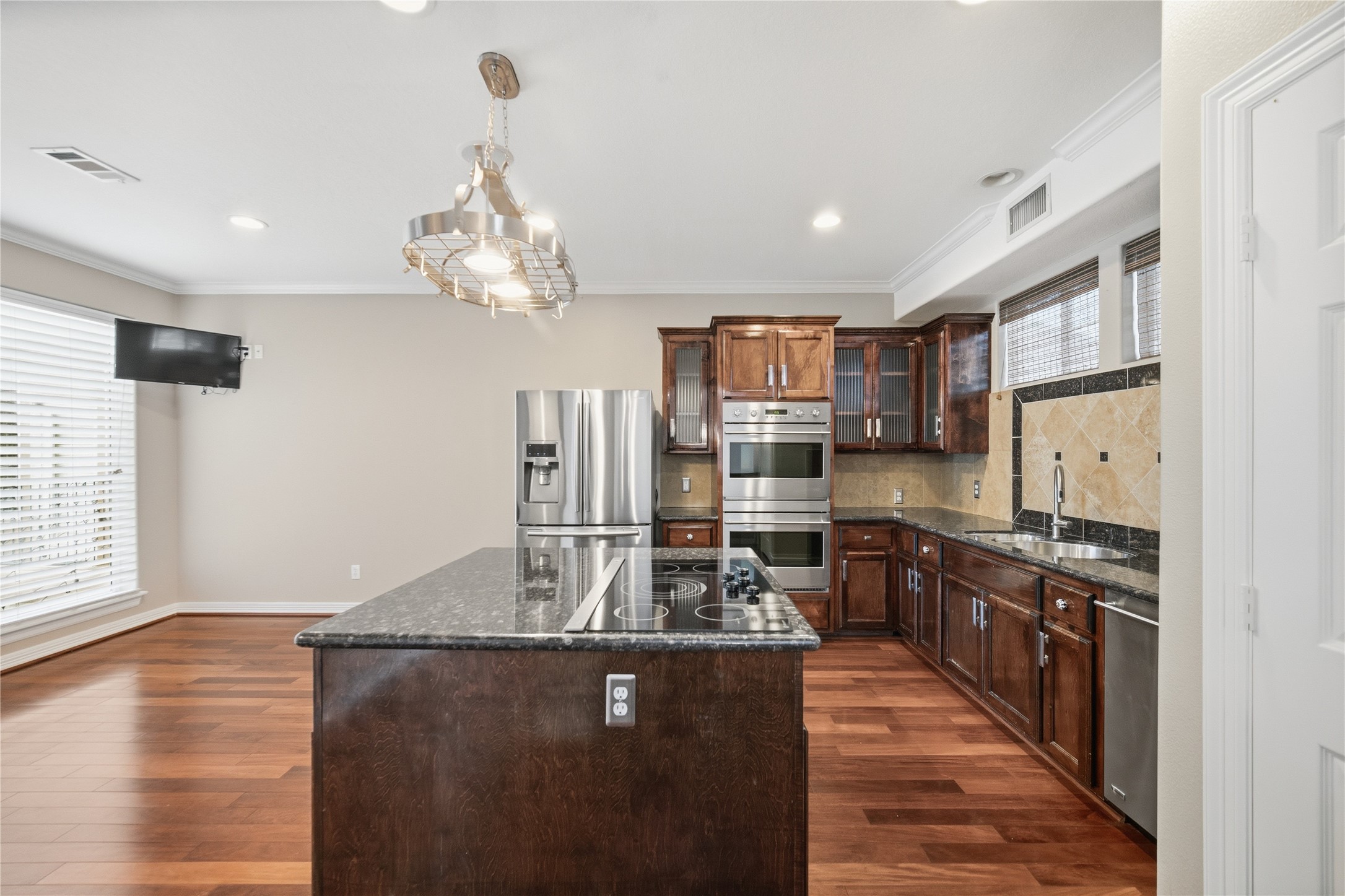 1316 Cleburne Street B Property Photo 10