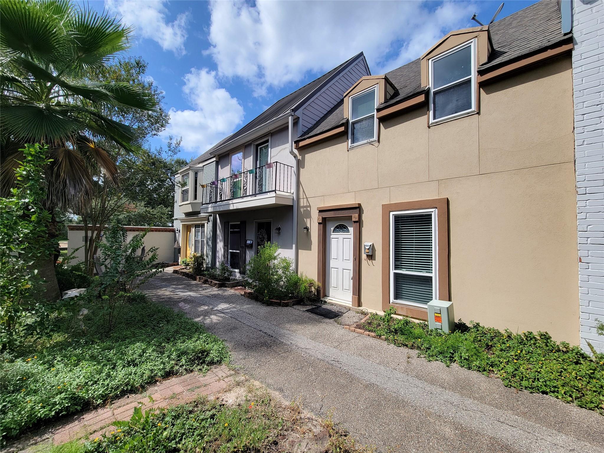 5239 Arboles Drive # P, Houston TX 77035 Property Photo 1