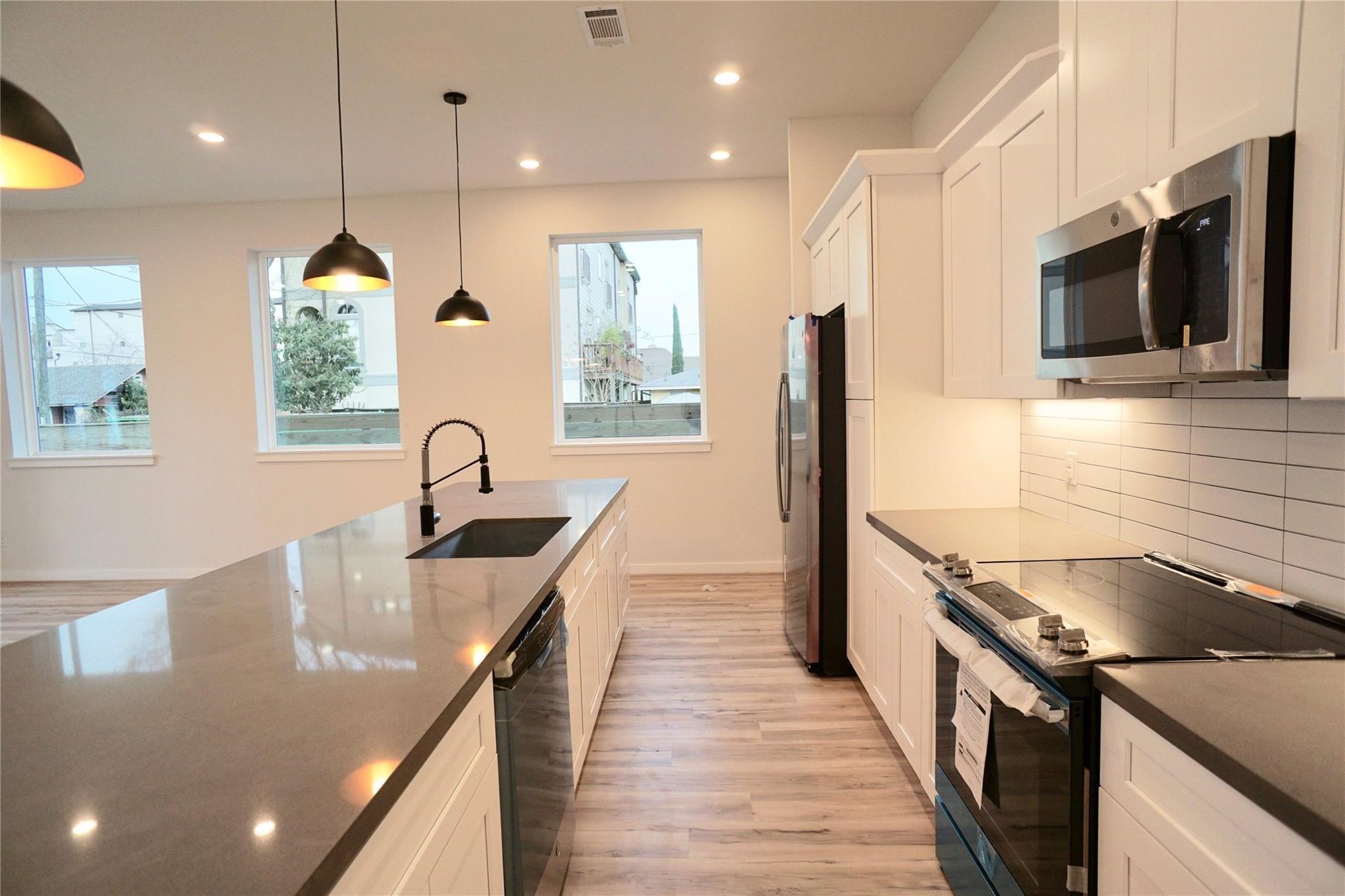 1711 Summer Street Property Photo 6