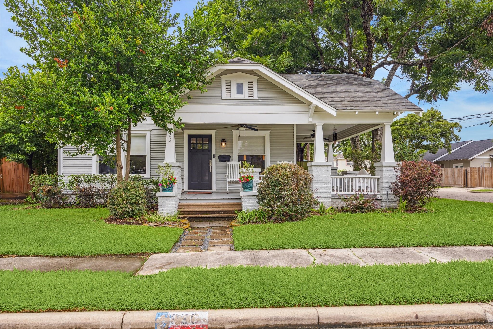 936 W Cottage Street Property Photo 1