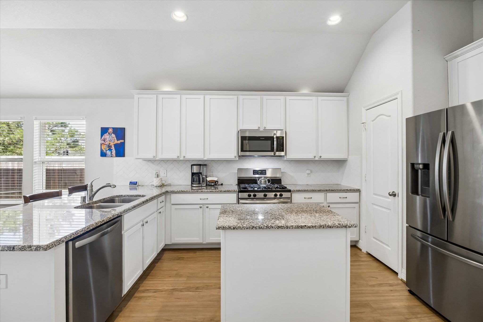 40526 Berylline Lane Property Photo 6