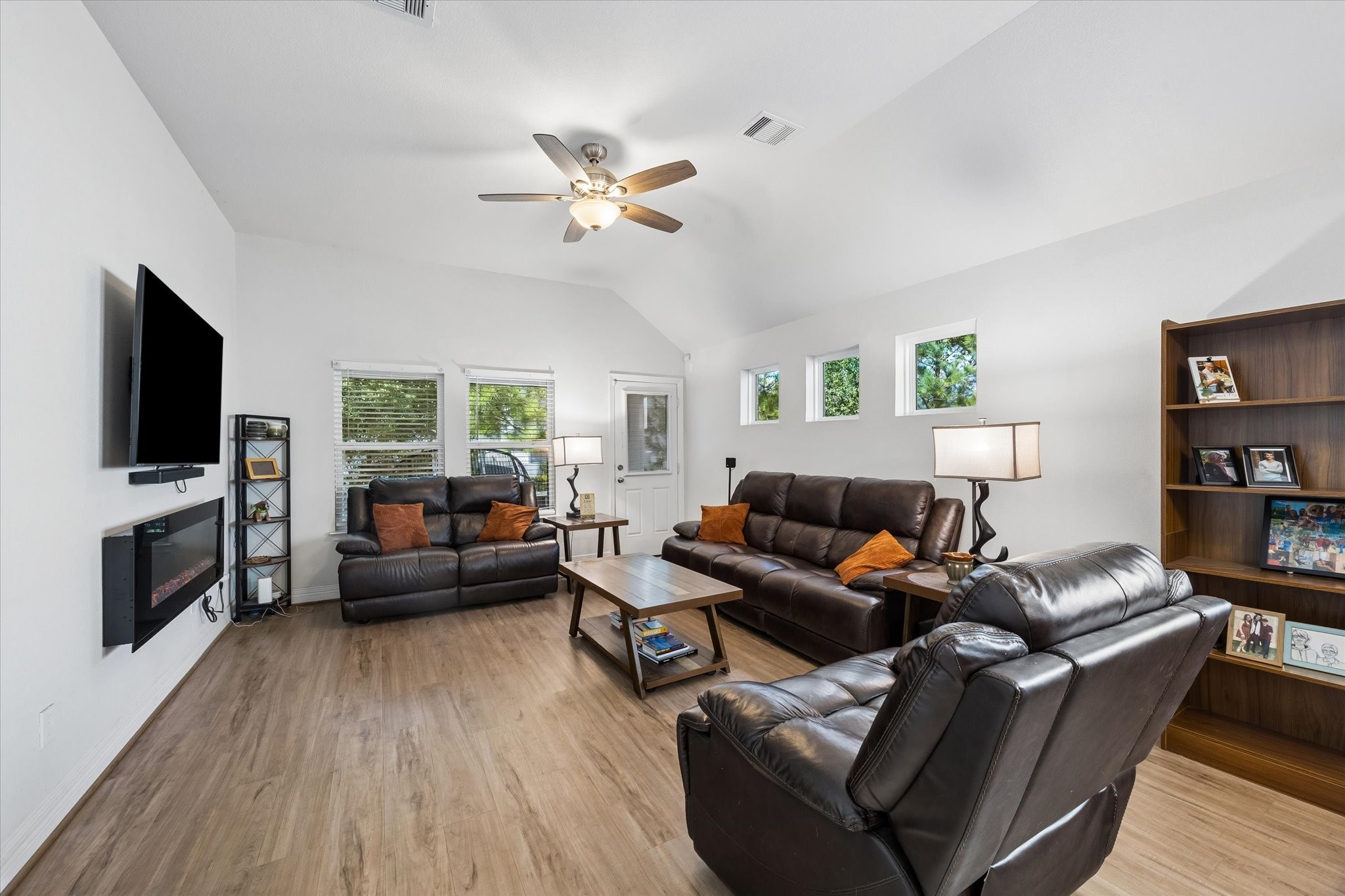 40526 Berylline Lane Property Photo 11