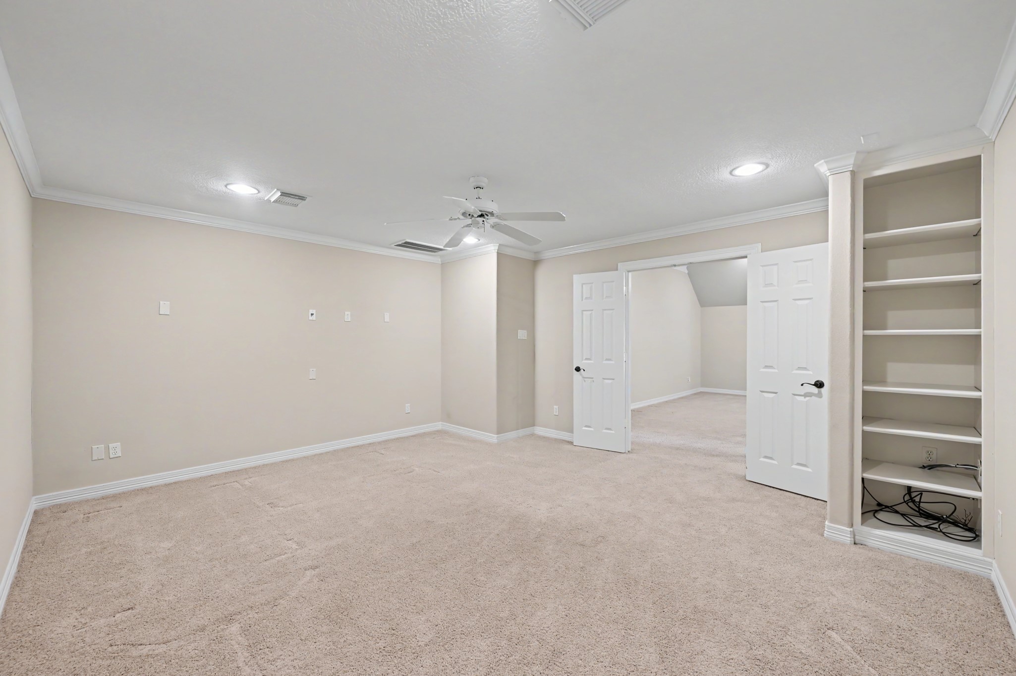 8111 Machaelas Way Property Photo 34