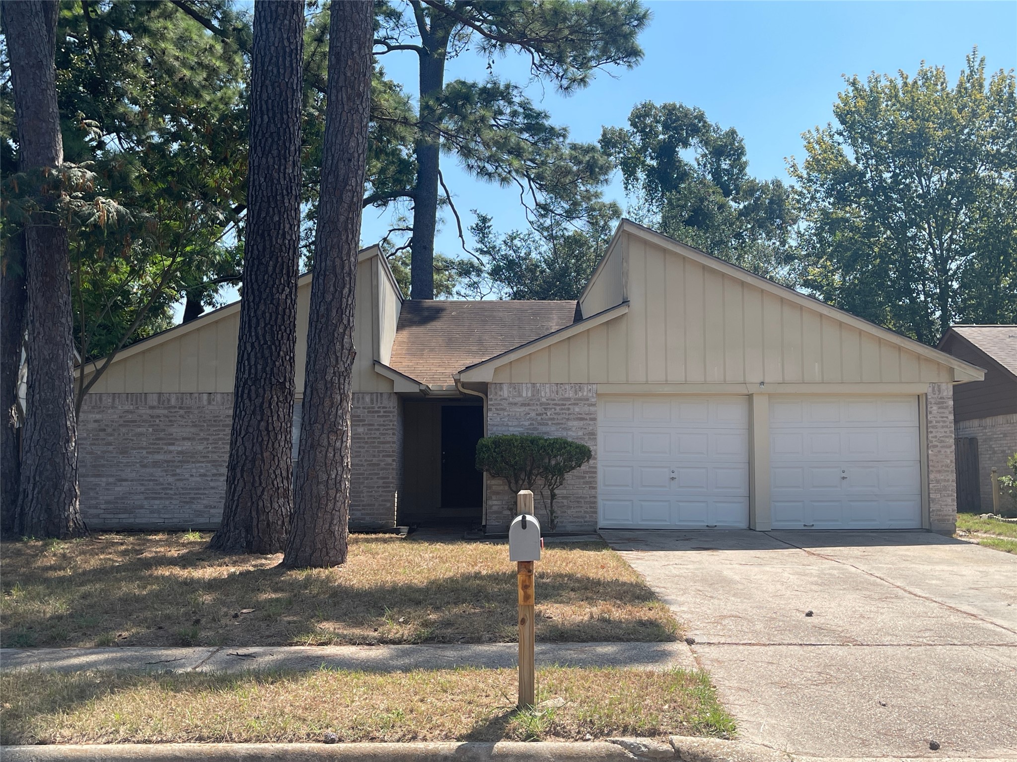 19010 Kemble Road Property Photo 1