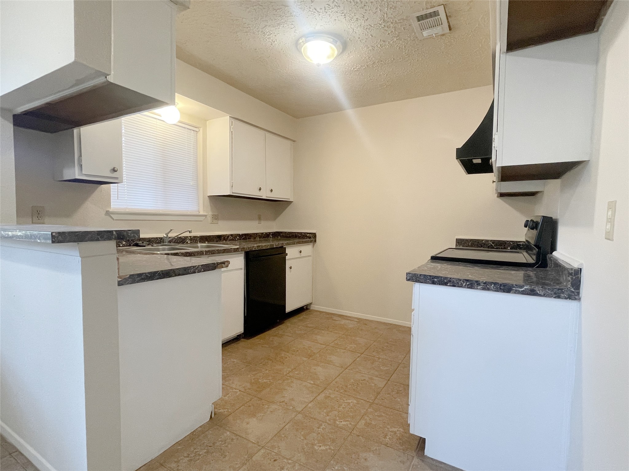 19010 Kemble Road Property Photo 5