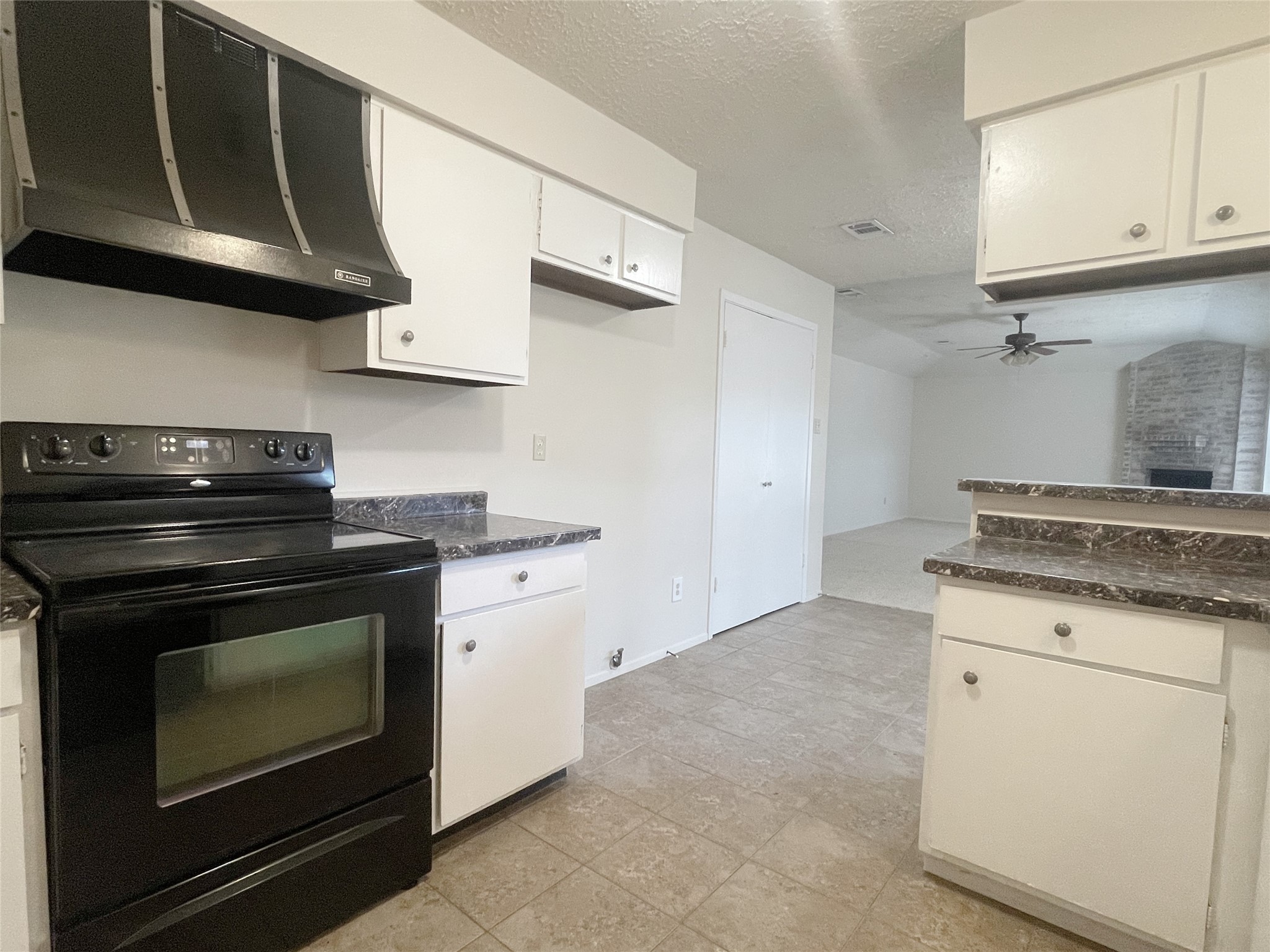 19010 Kemble Road Property Photo 6