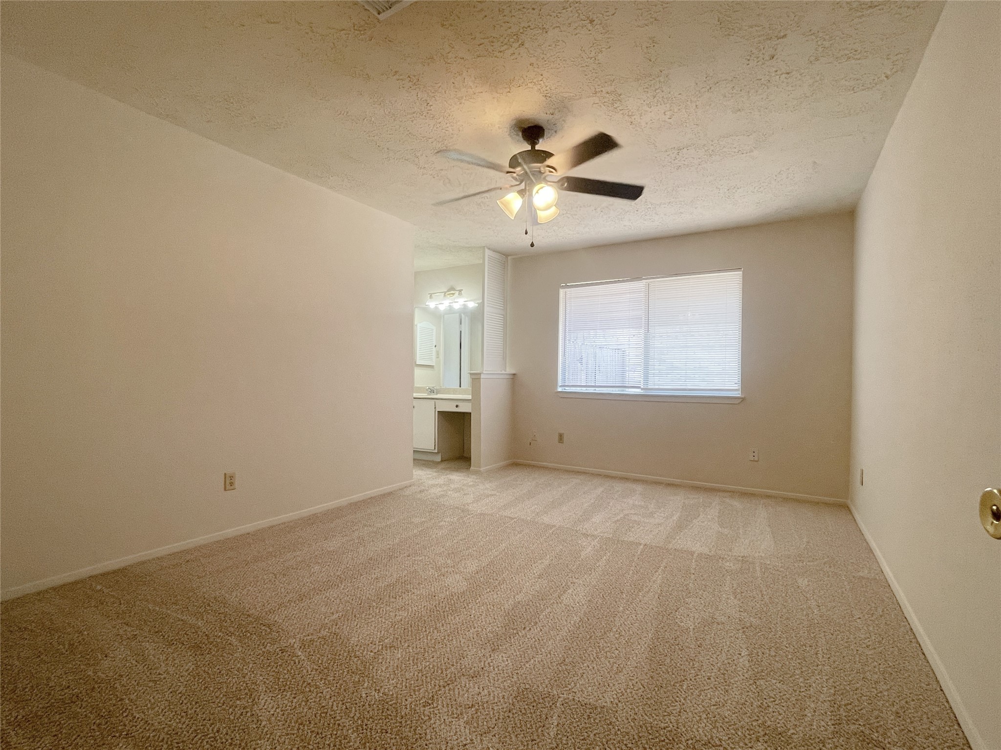 19010 Kemble Road Property Photo 7