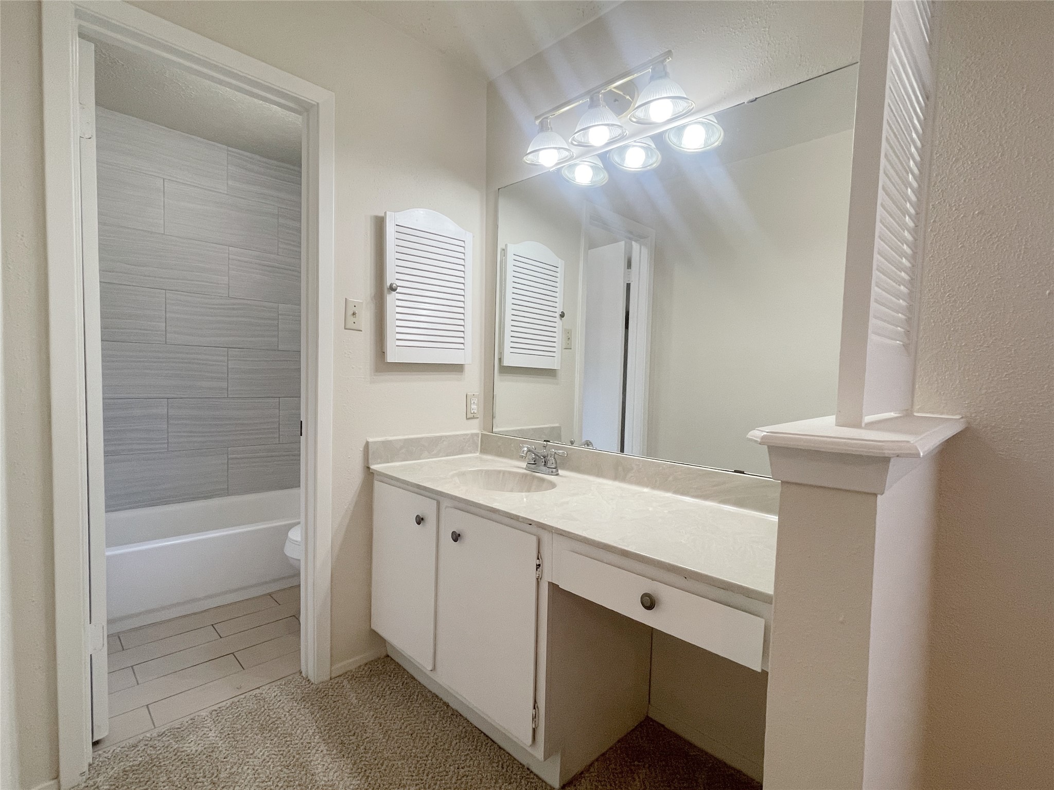 19010 Kemble Road Property Photo 8