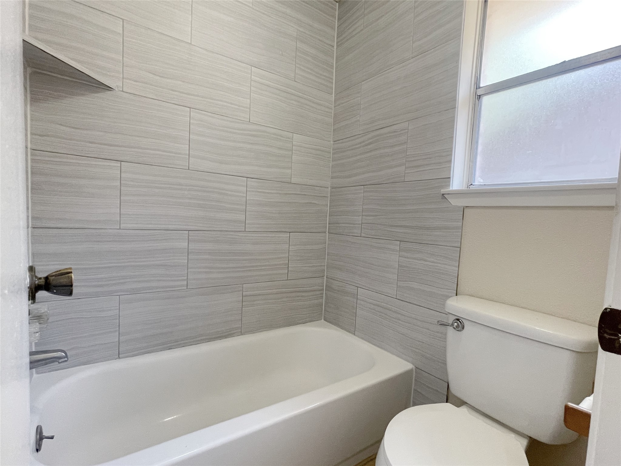 19010 Kemble Road Property Photo 9