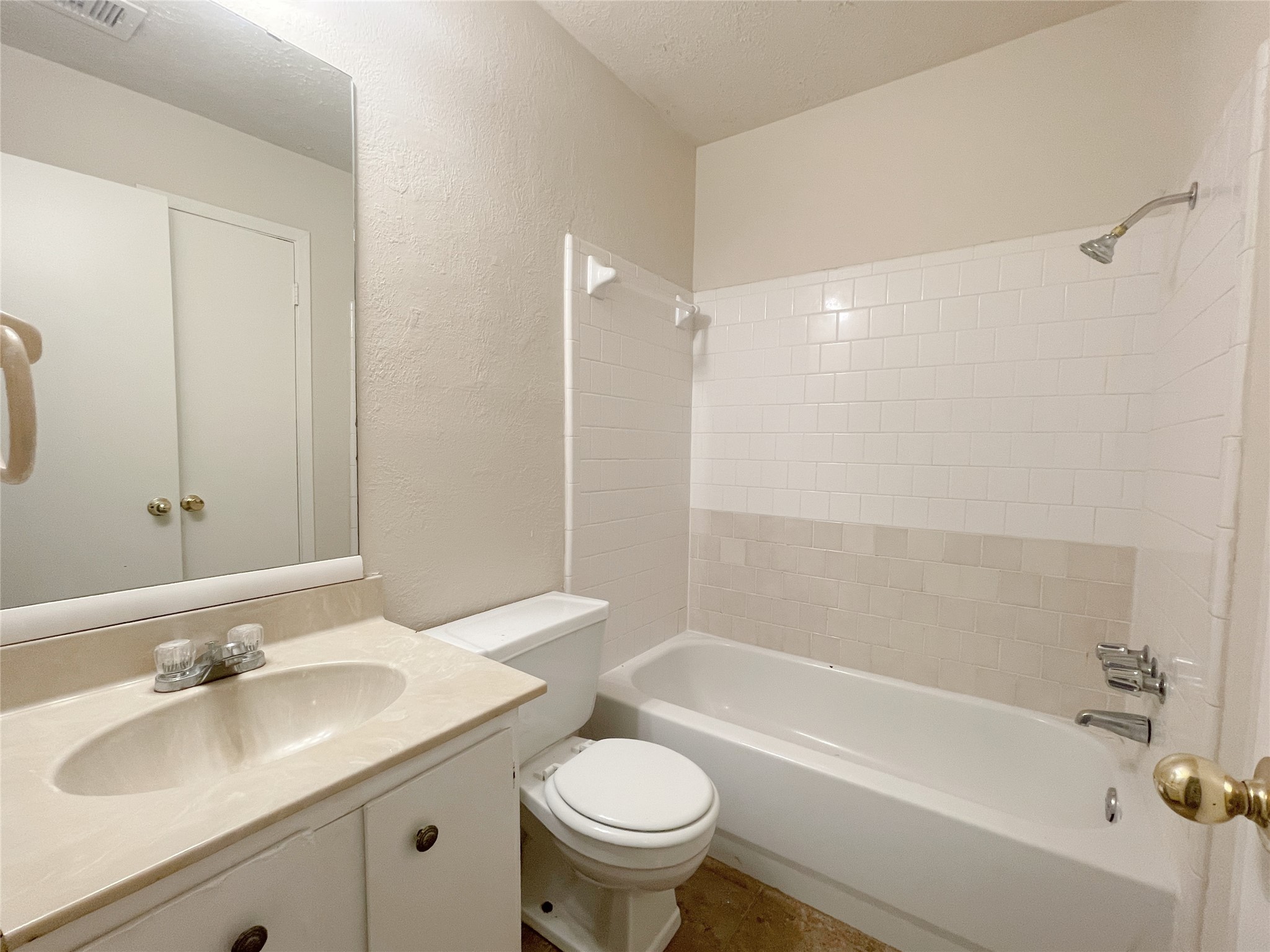 19010 Kemble Road Property Photo 12