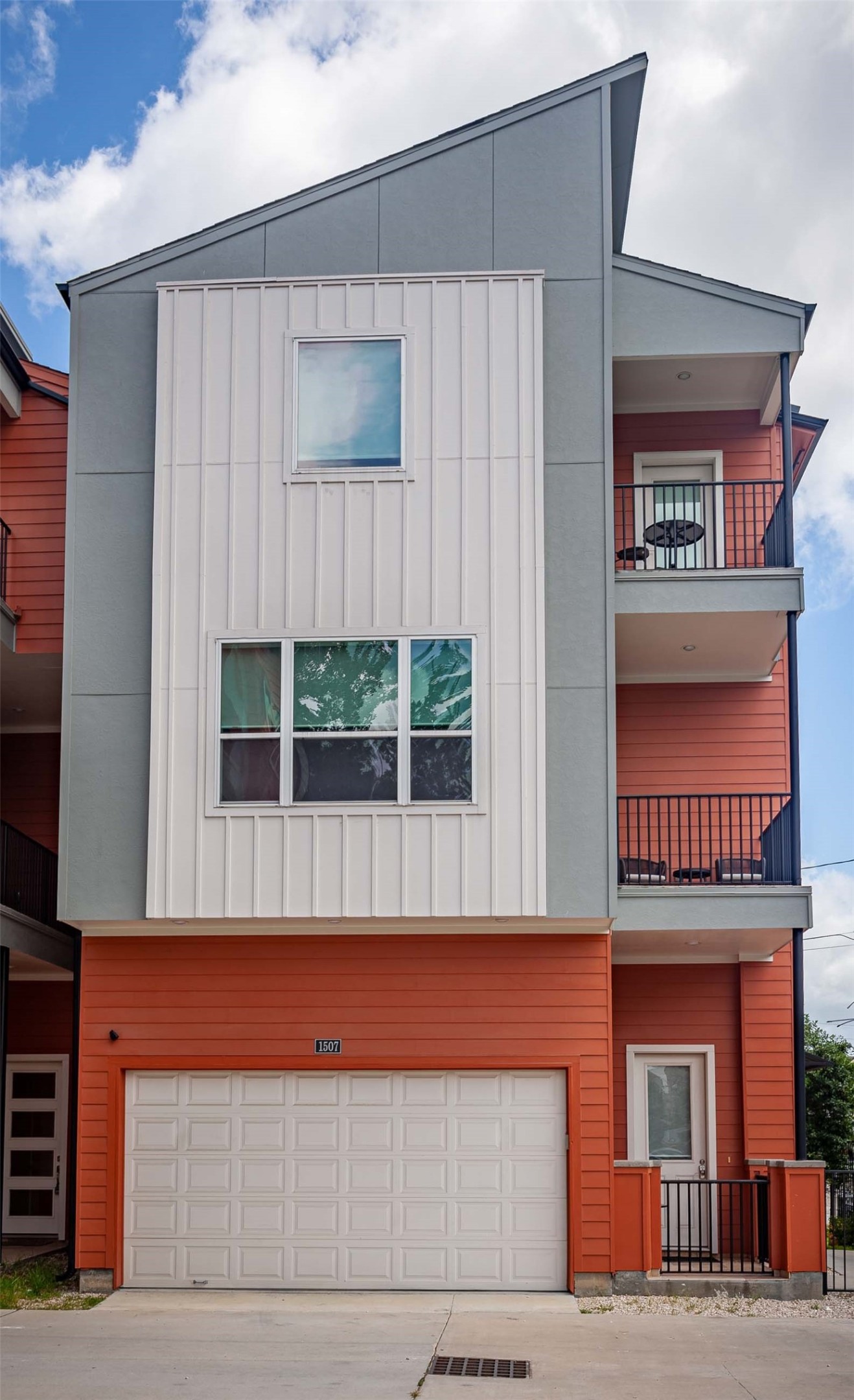 1507 Hickory Street Property Photo 4