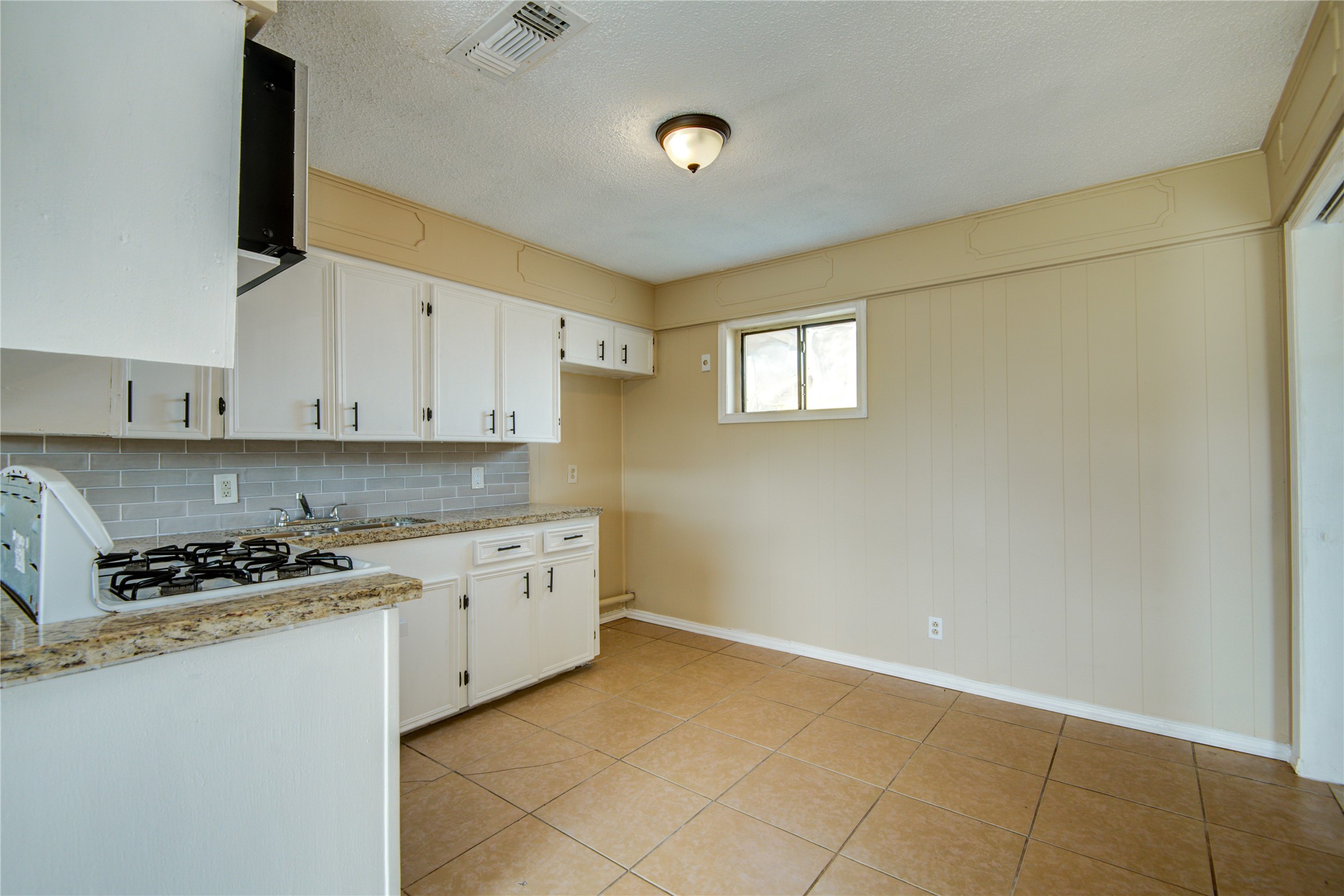 222 S Avenue G Property Photo 8