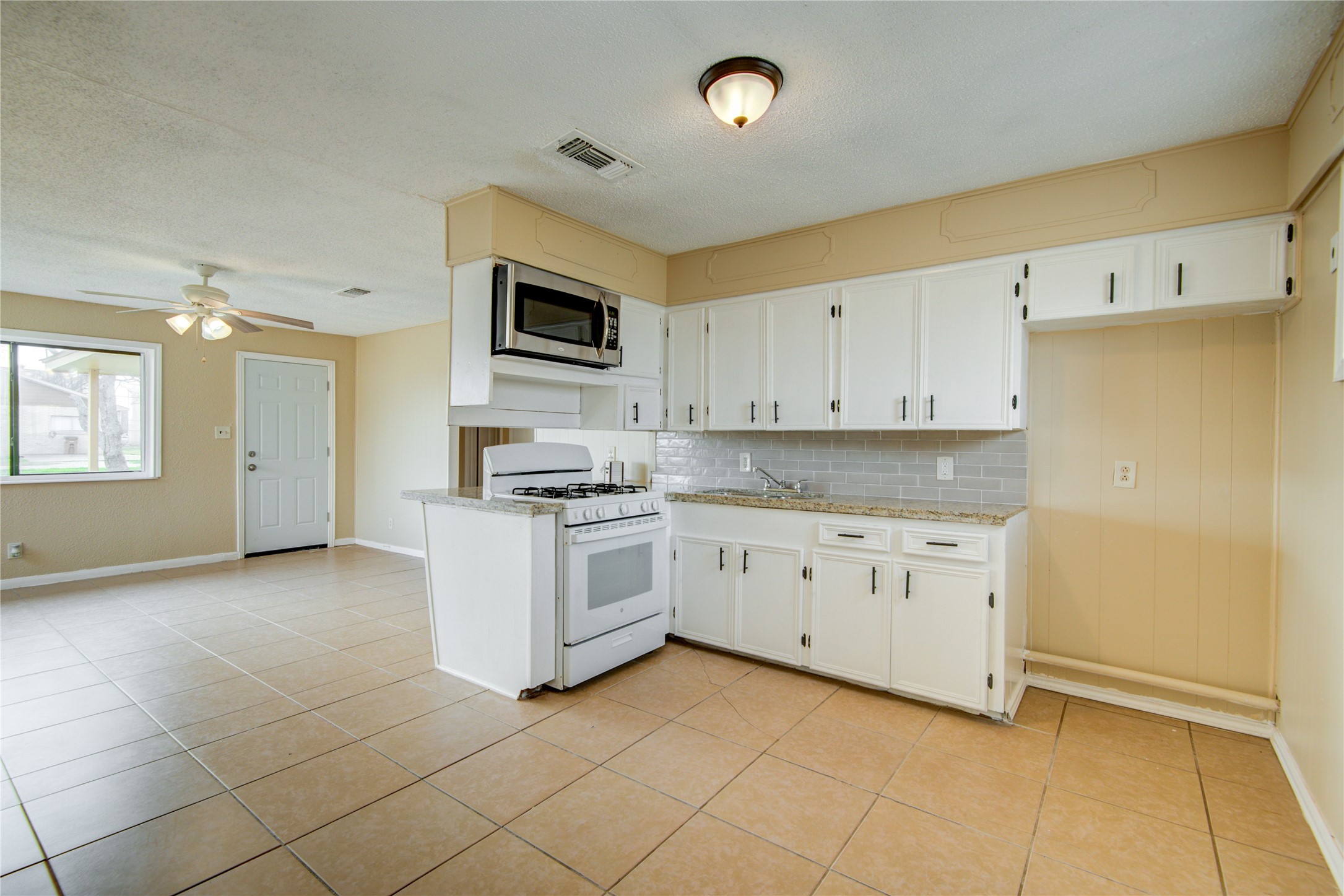 222 S Avenue G Property Photo 10