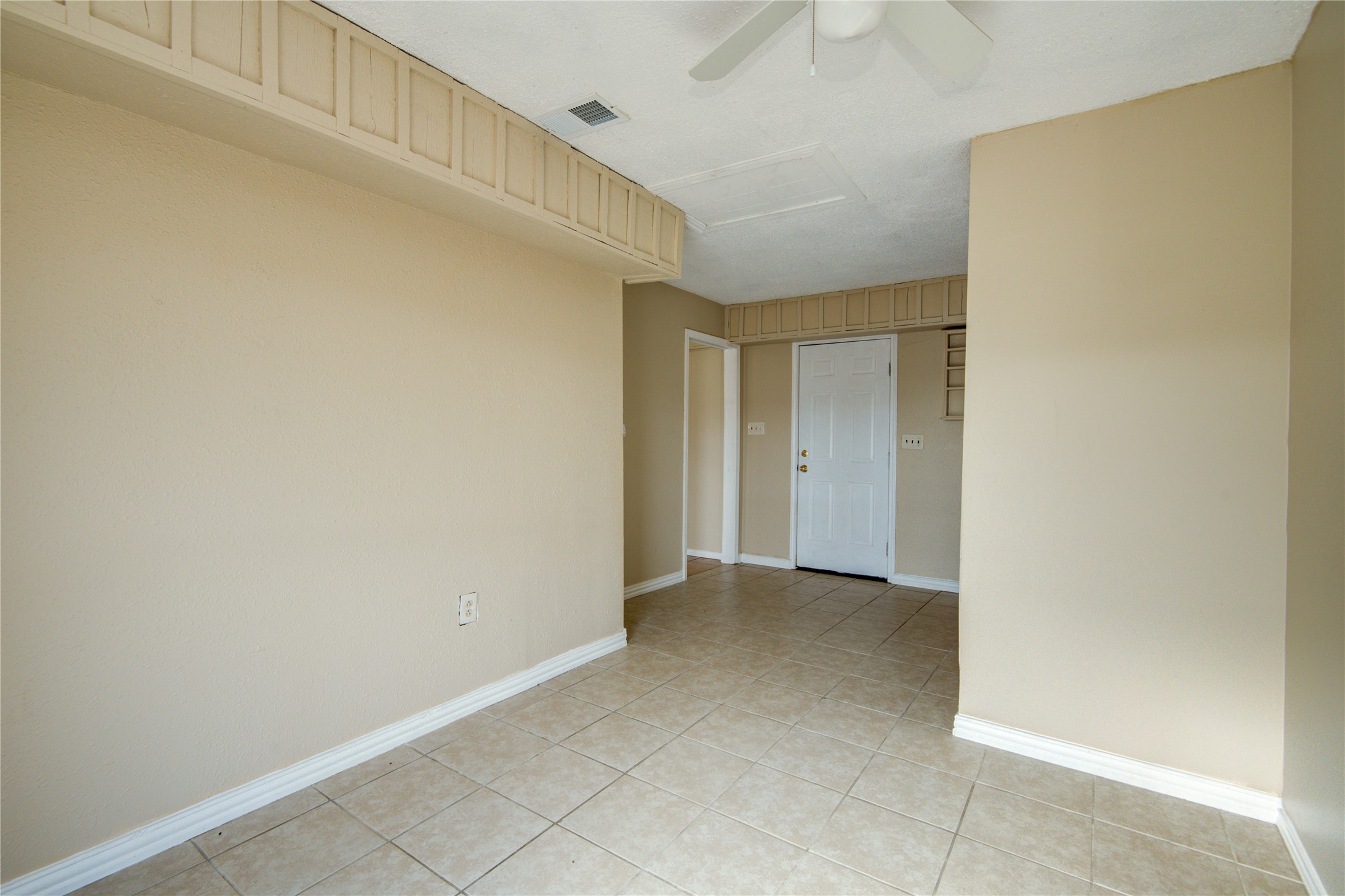 222 S Avenue G Property Photo 15