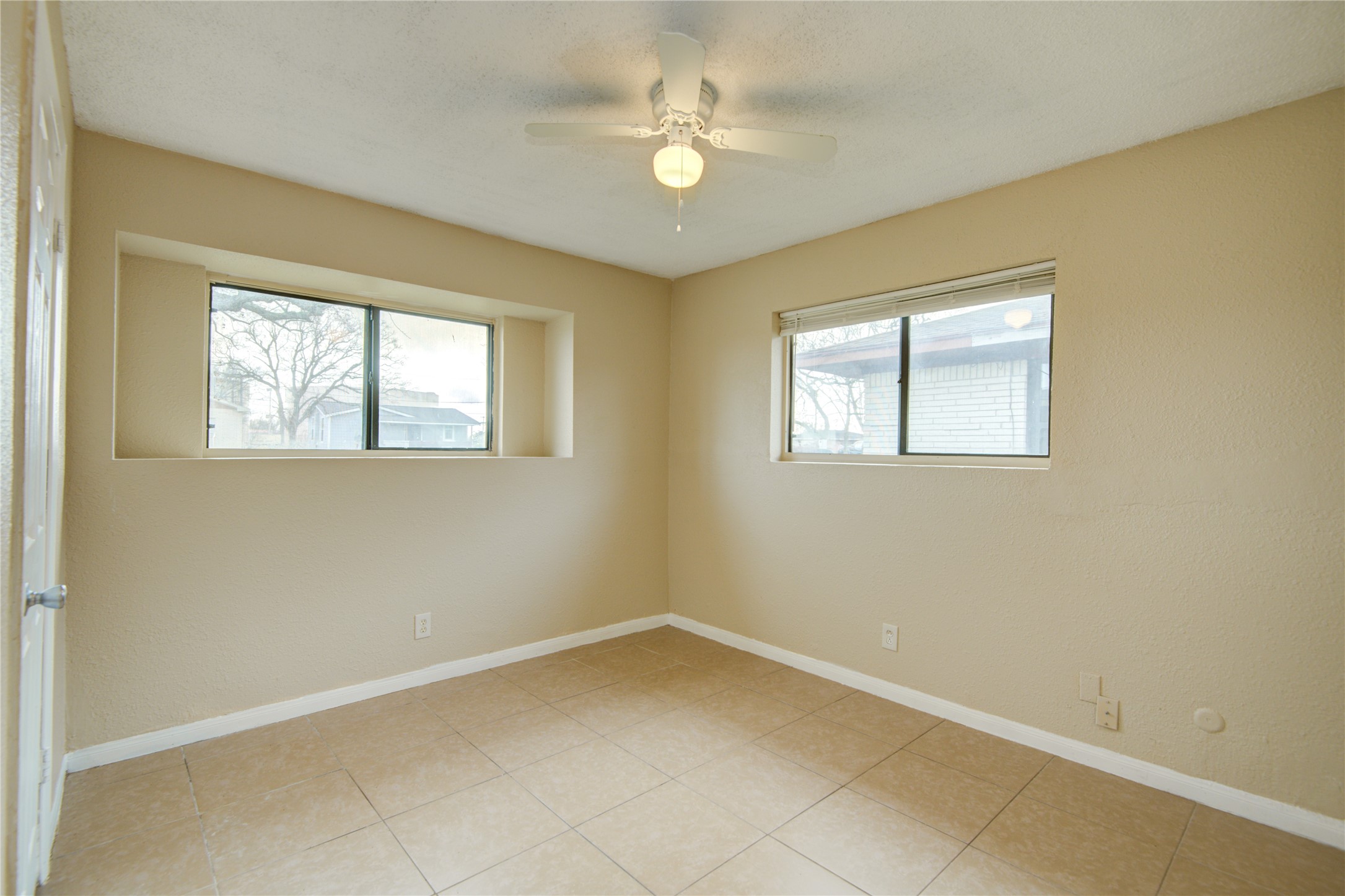 222 S Avenue G Property Photo 17