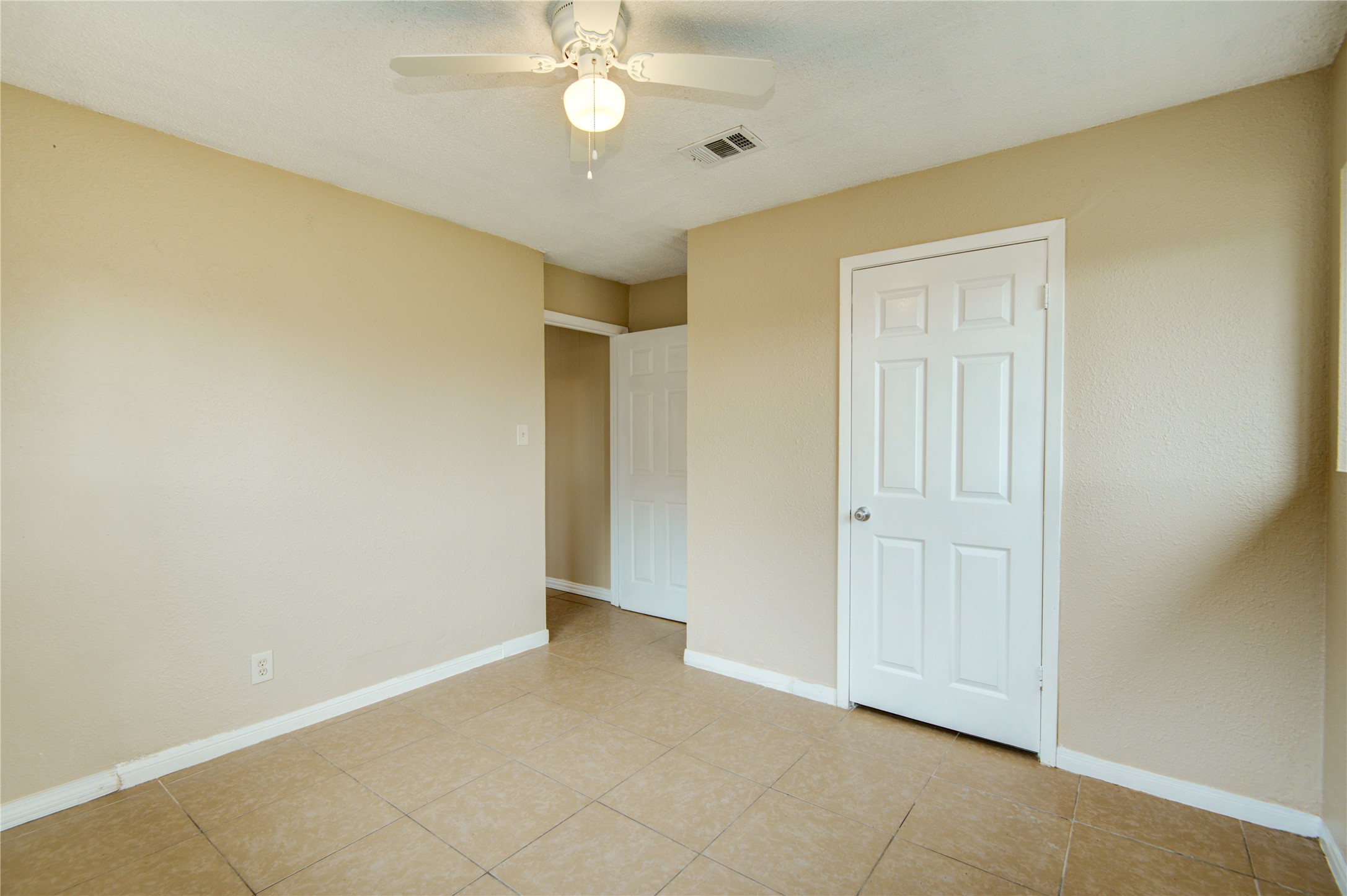 222 S Avenue G Property Photo 18