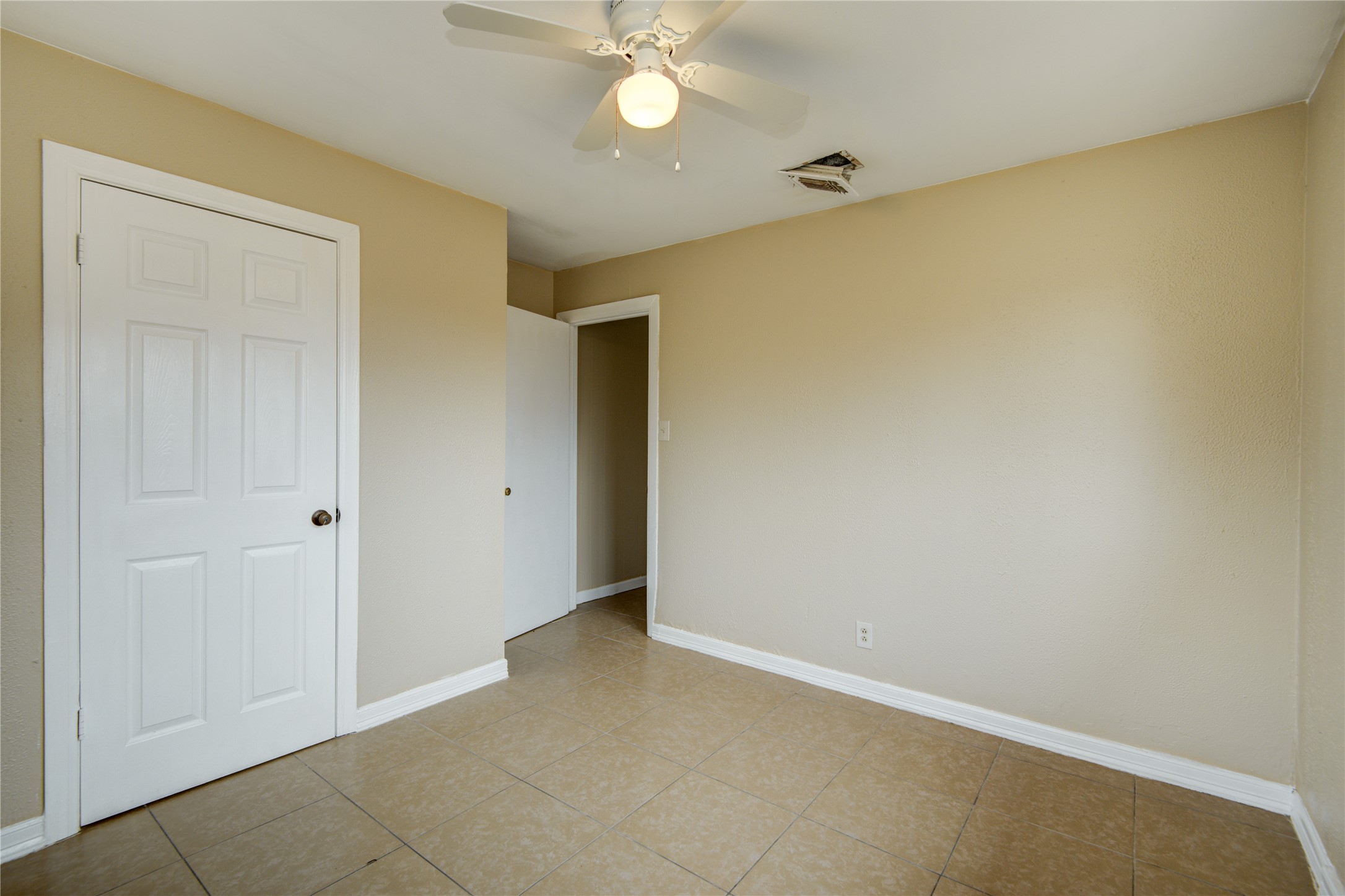 222 S Avenue G Property Photo 24