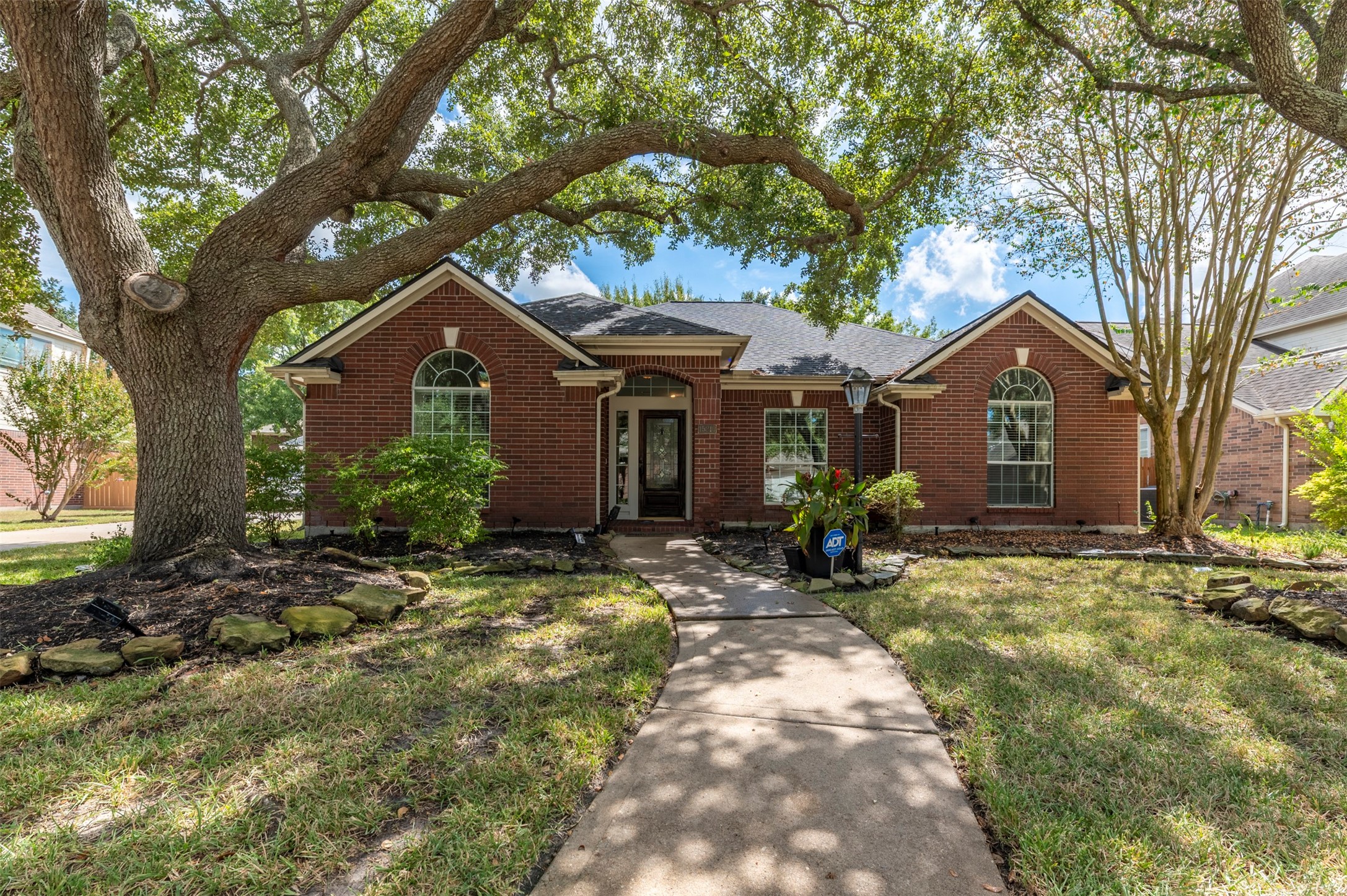 15210 Vista Heights Drive Property Photo 1