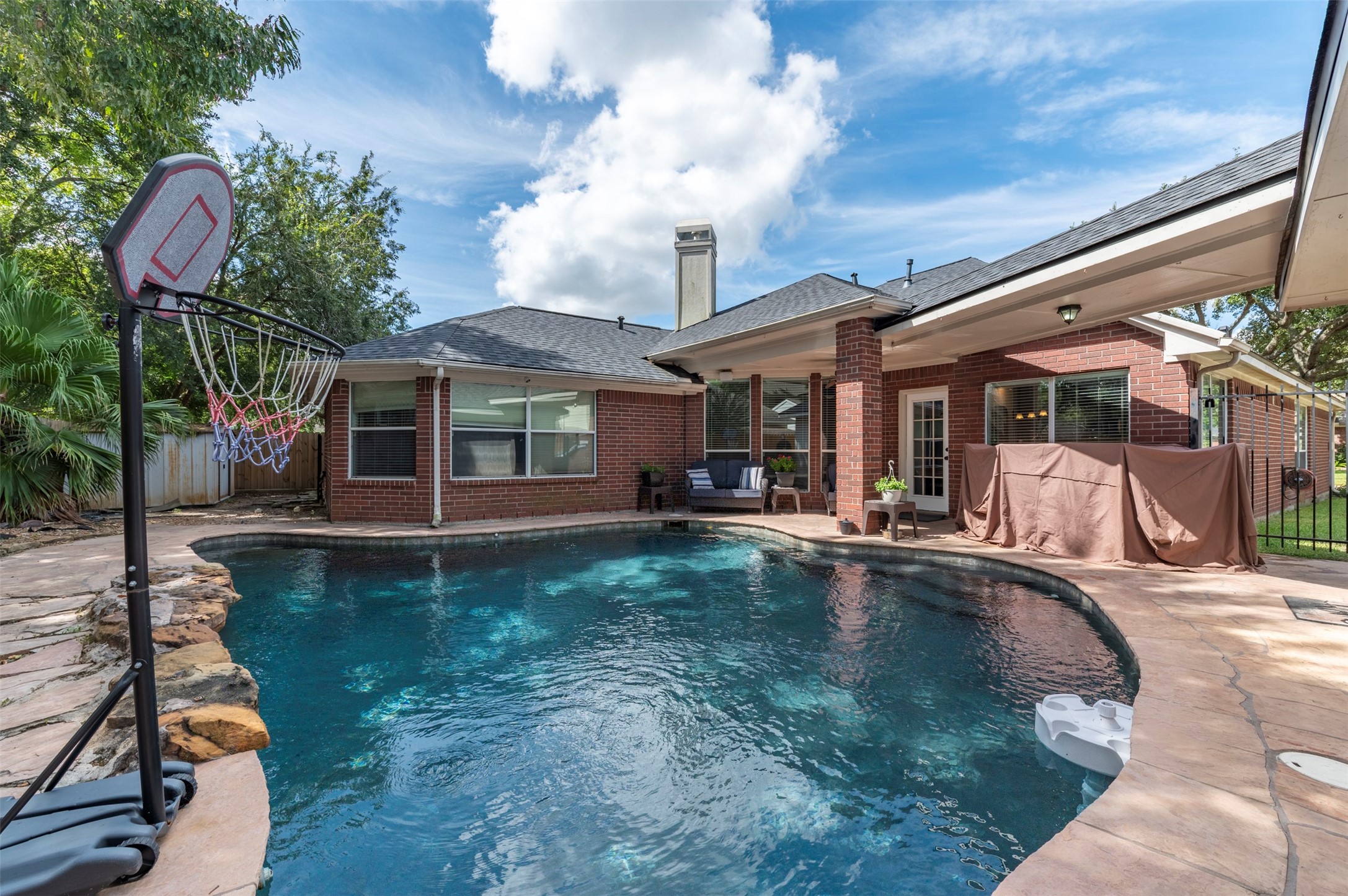 15210 Vista Heights Drive Property Photo 2