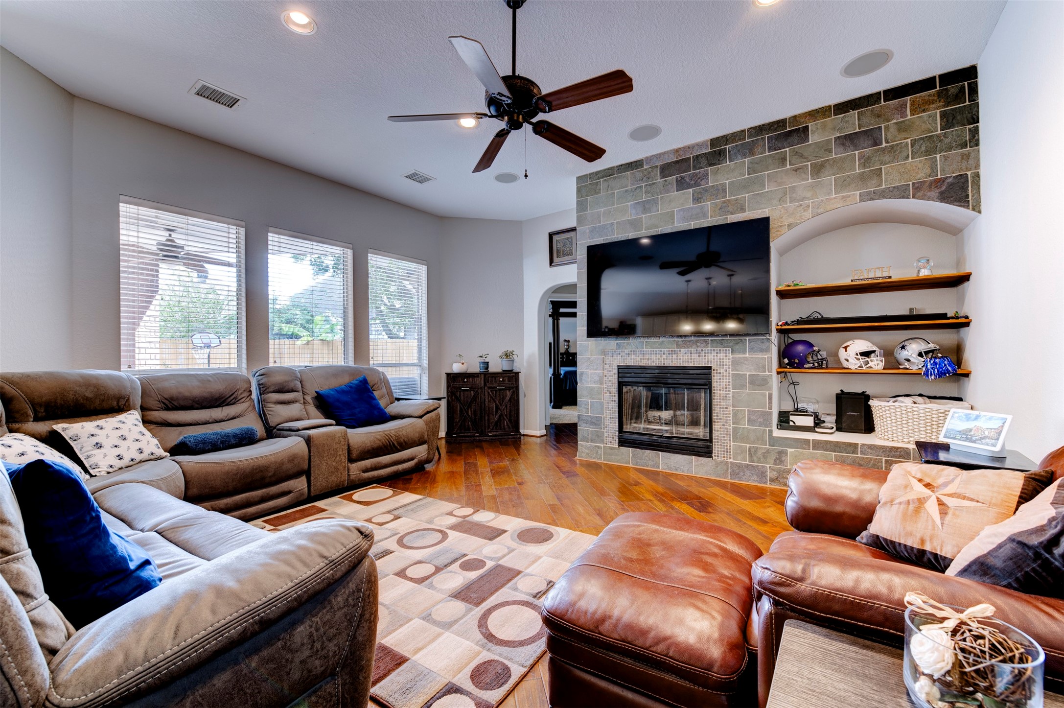 15210 Vista Heights Drive Property Photo 3