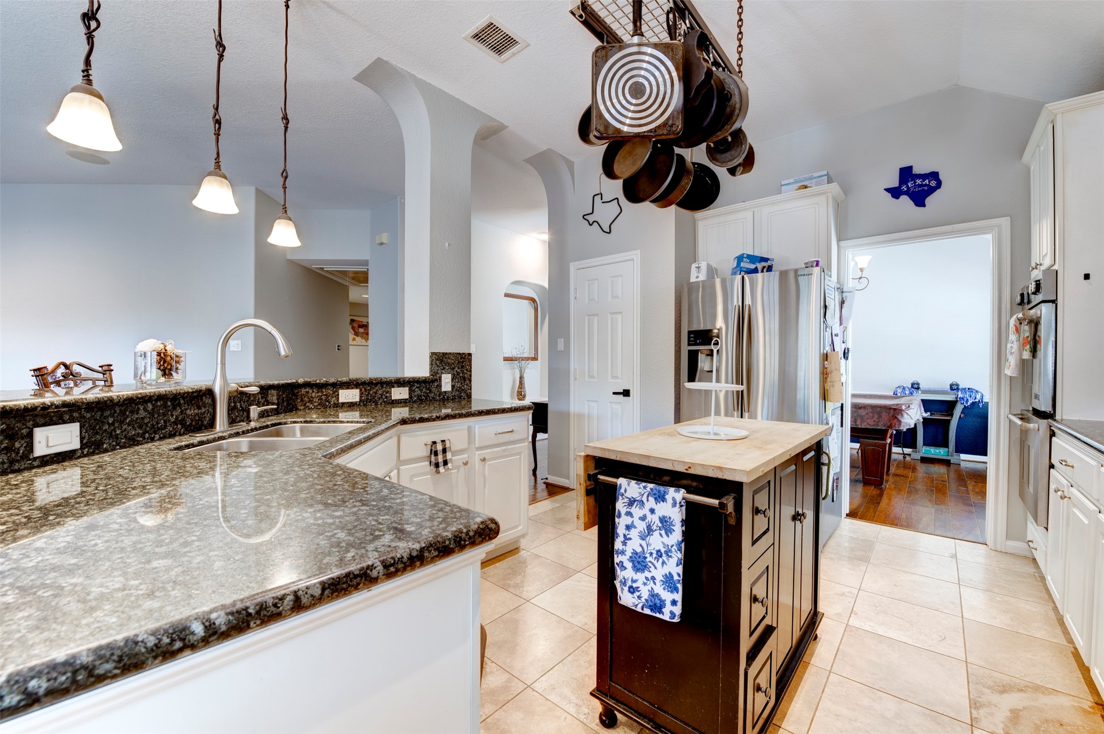 15210 Vista Heights Drive Property Photo 4