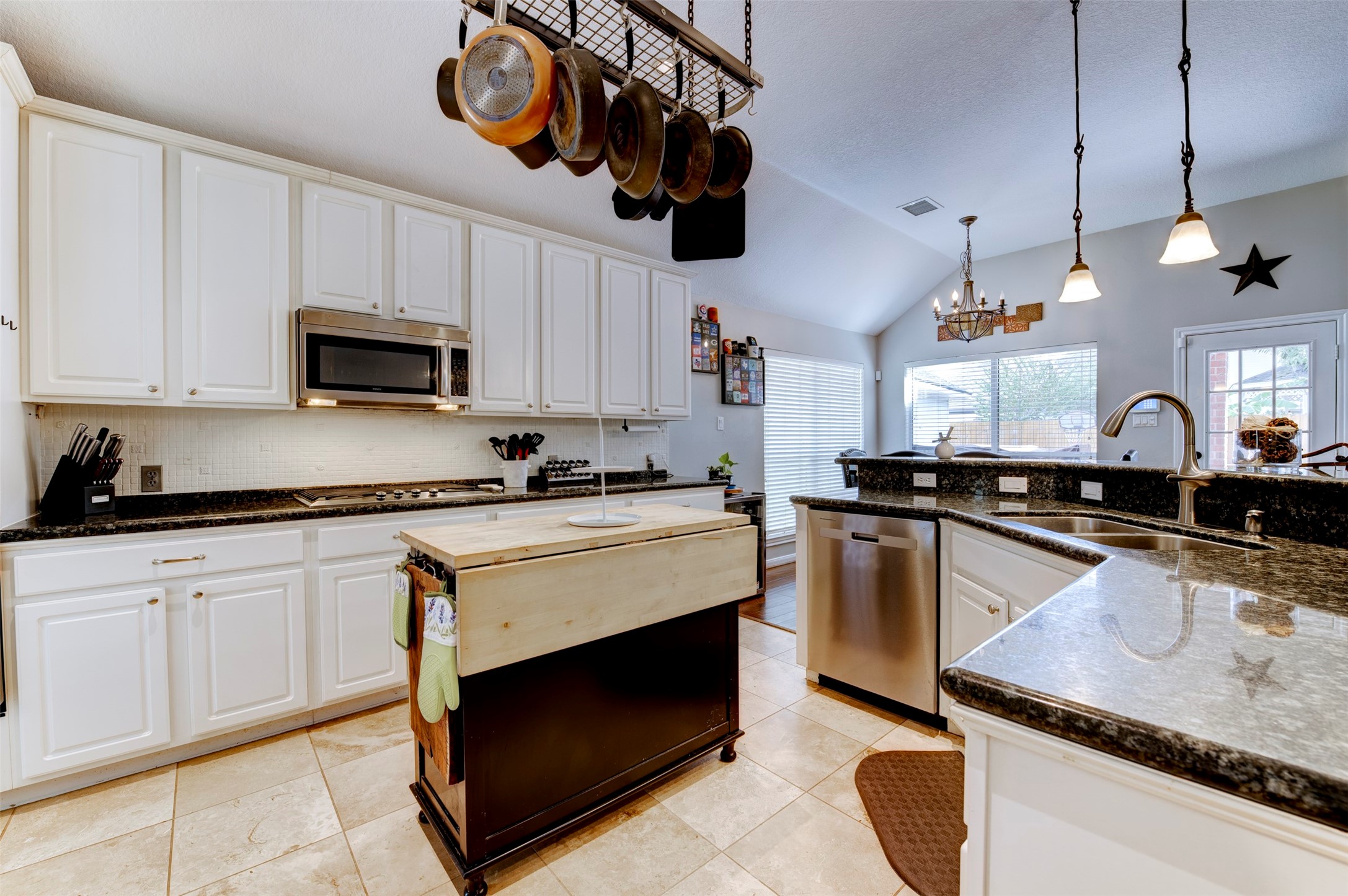 15210 Vista Heights Drive Property Photo 17