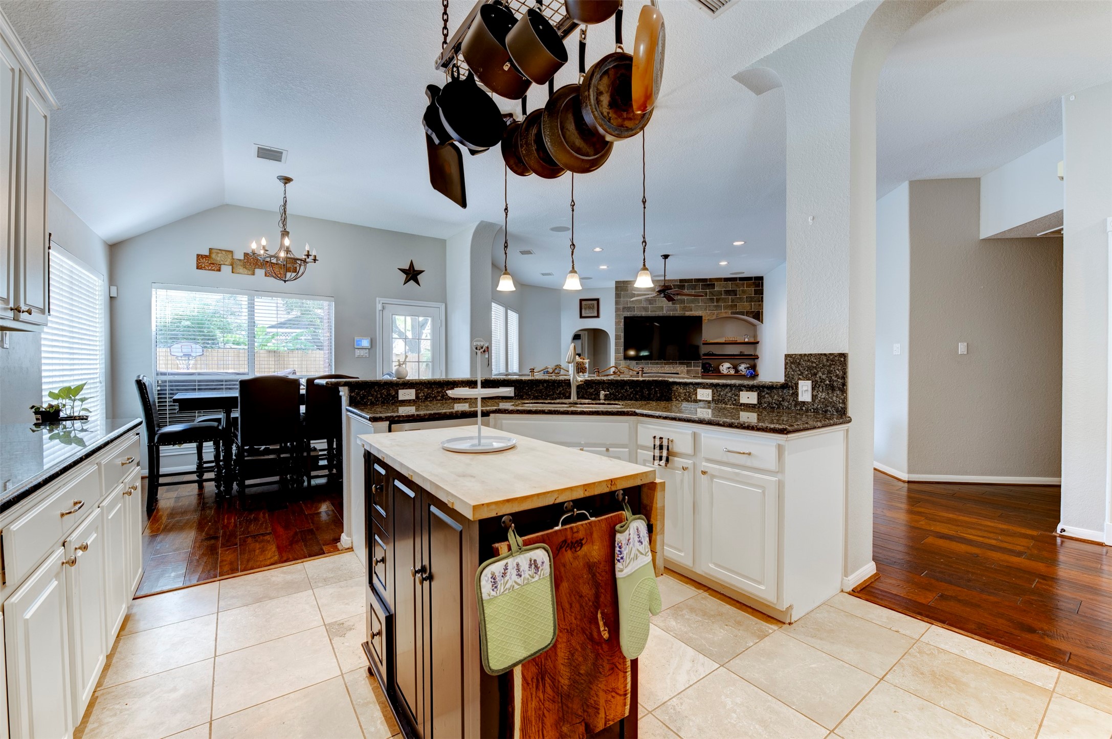 15210 Vista Heights Drive Property Photo 18
