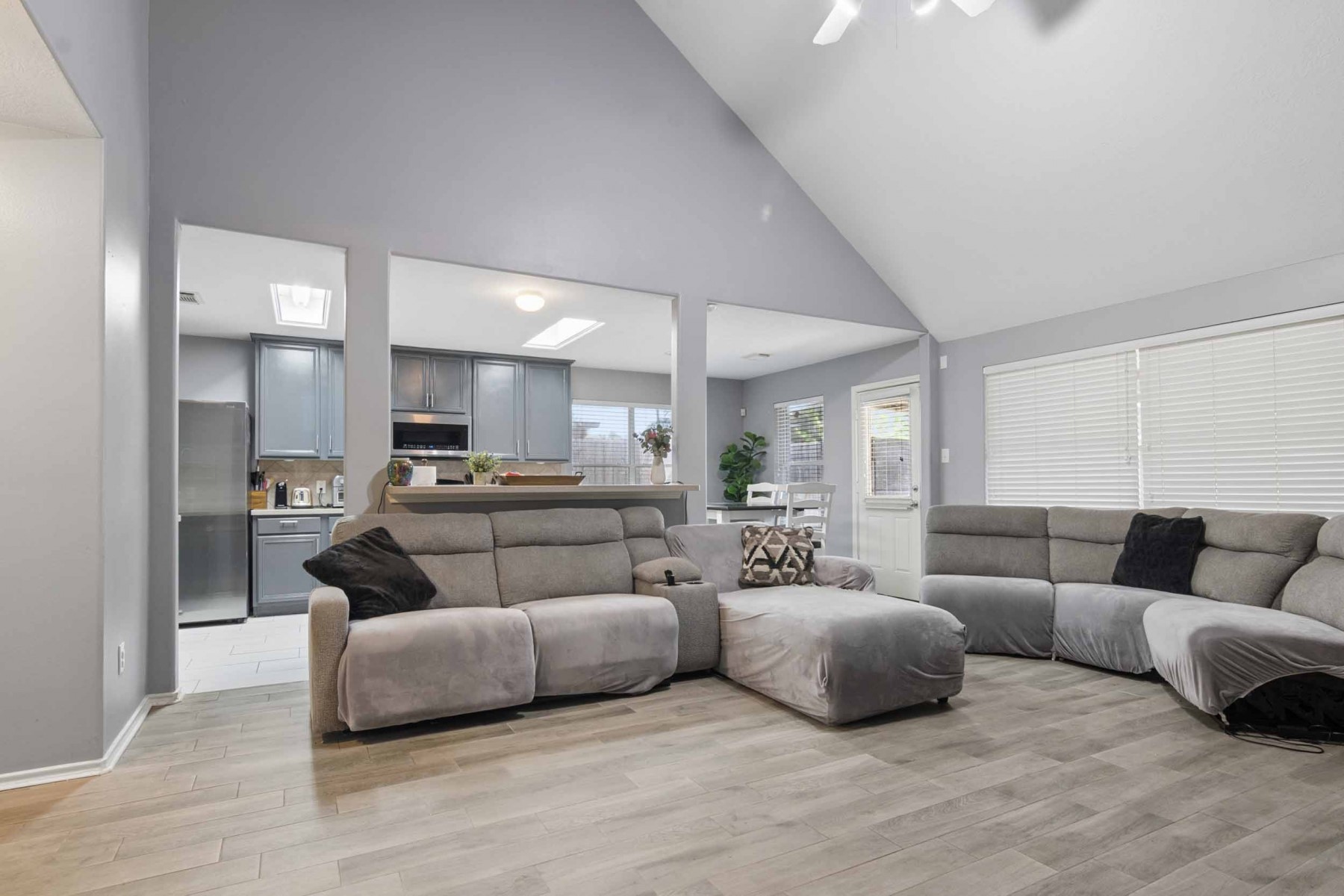2509 Artesia Drive Property Photo 4