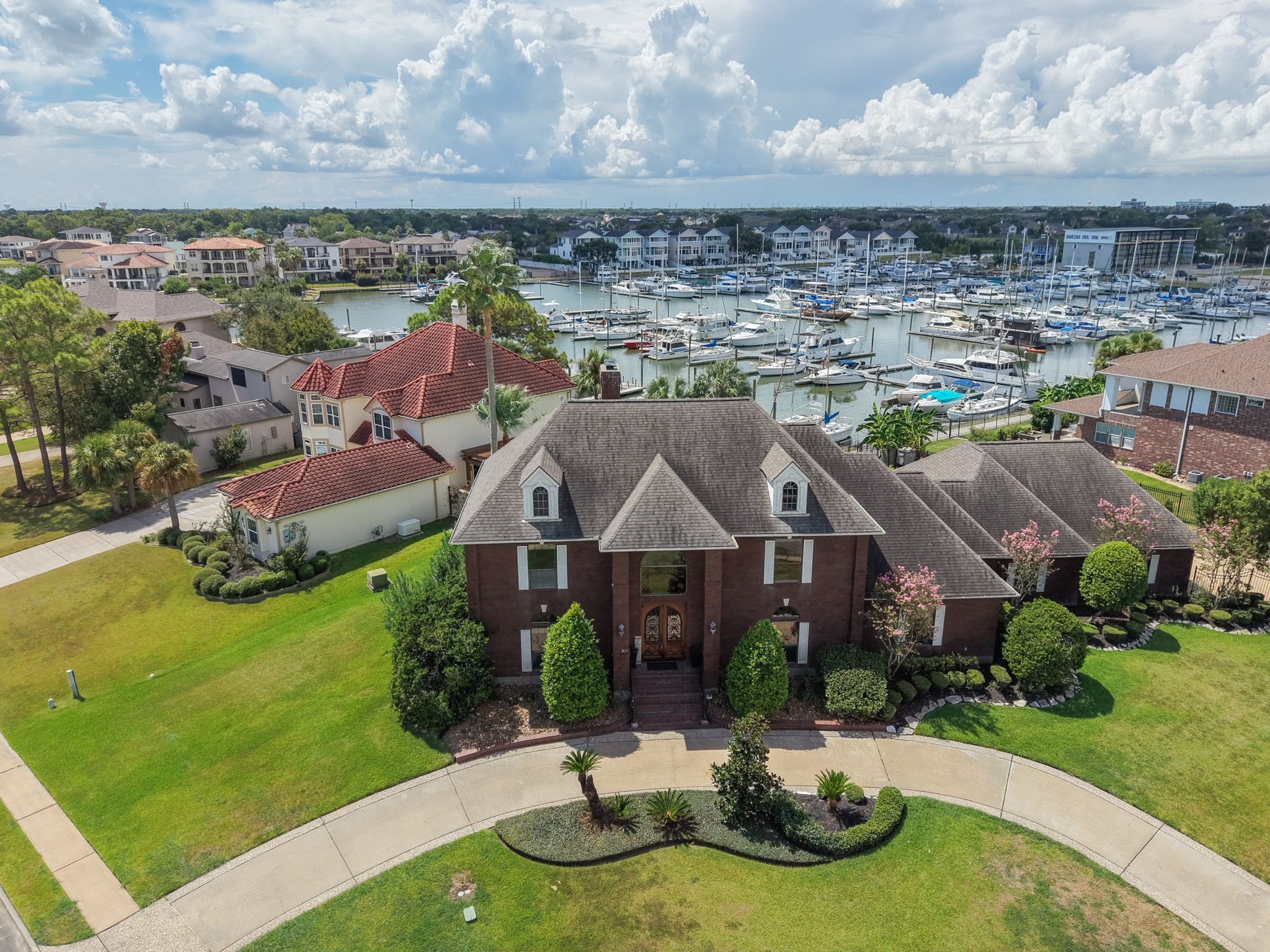 2207 Twin Oaks Boulevard Property Photo 1