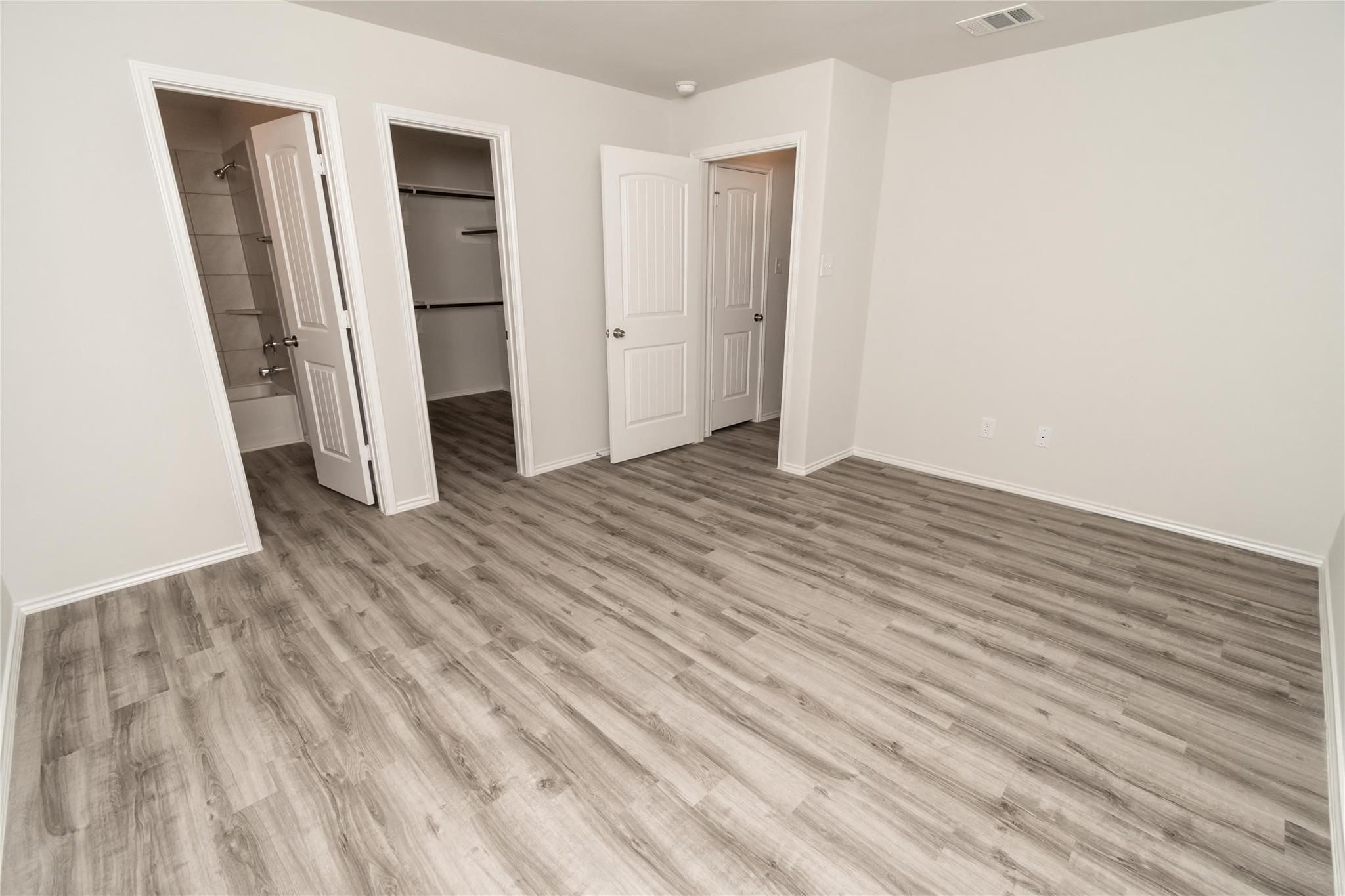 2721 Madison Court Property Photo 6