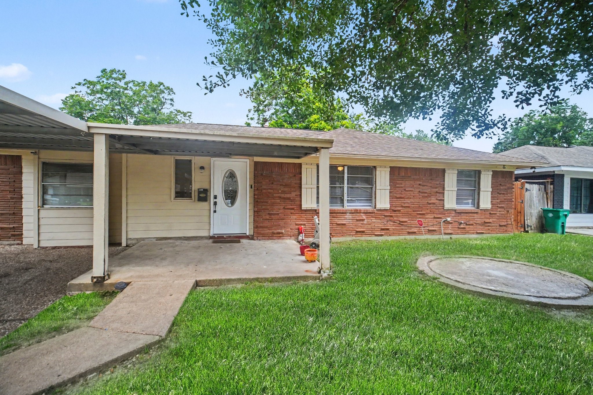 2121 Hickory Lane Property Photo 1