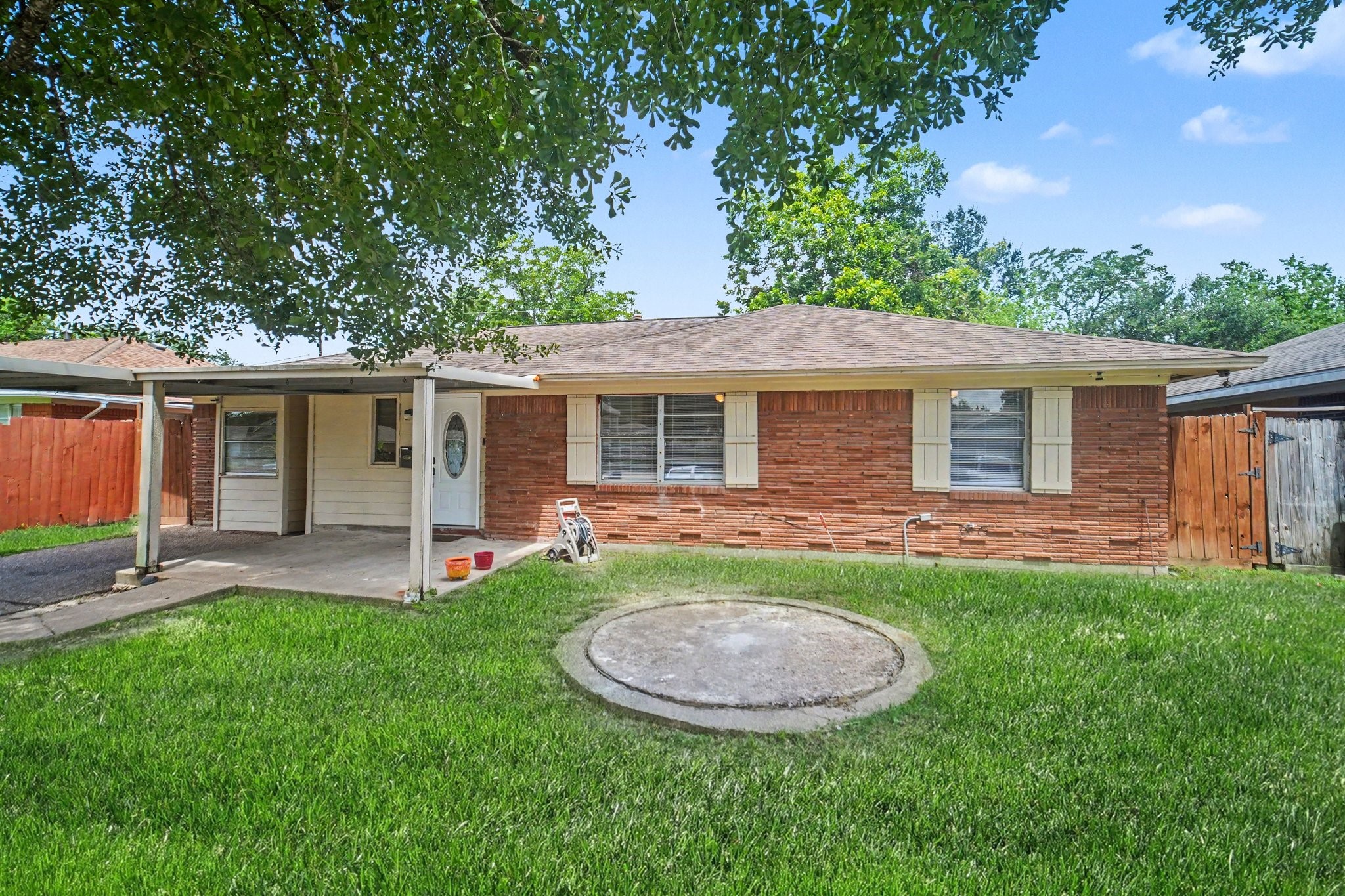 2121 Hickory Lane Property Photo 2