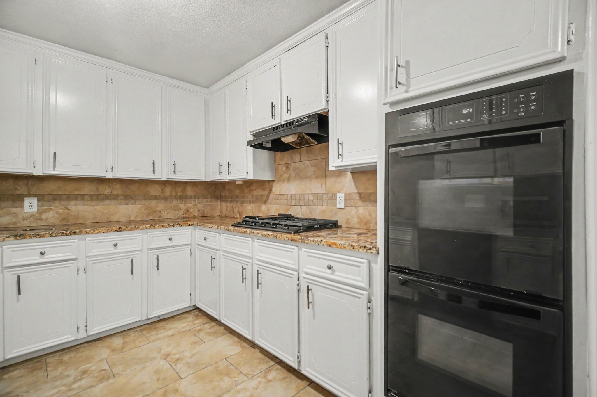 2121 Hickory Lane Property Photo 5