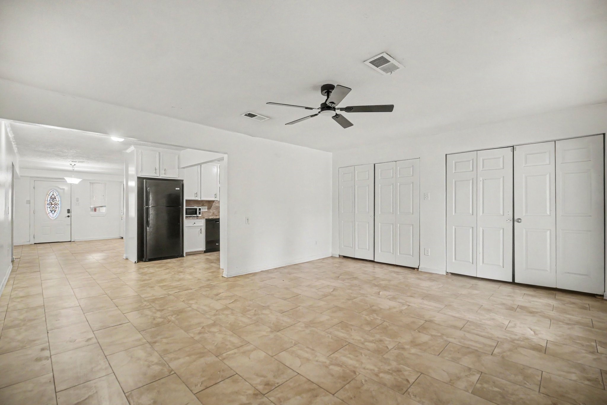 2121 Hickory Lane Property Photo 6