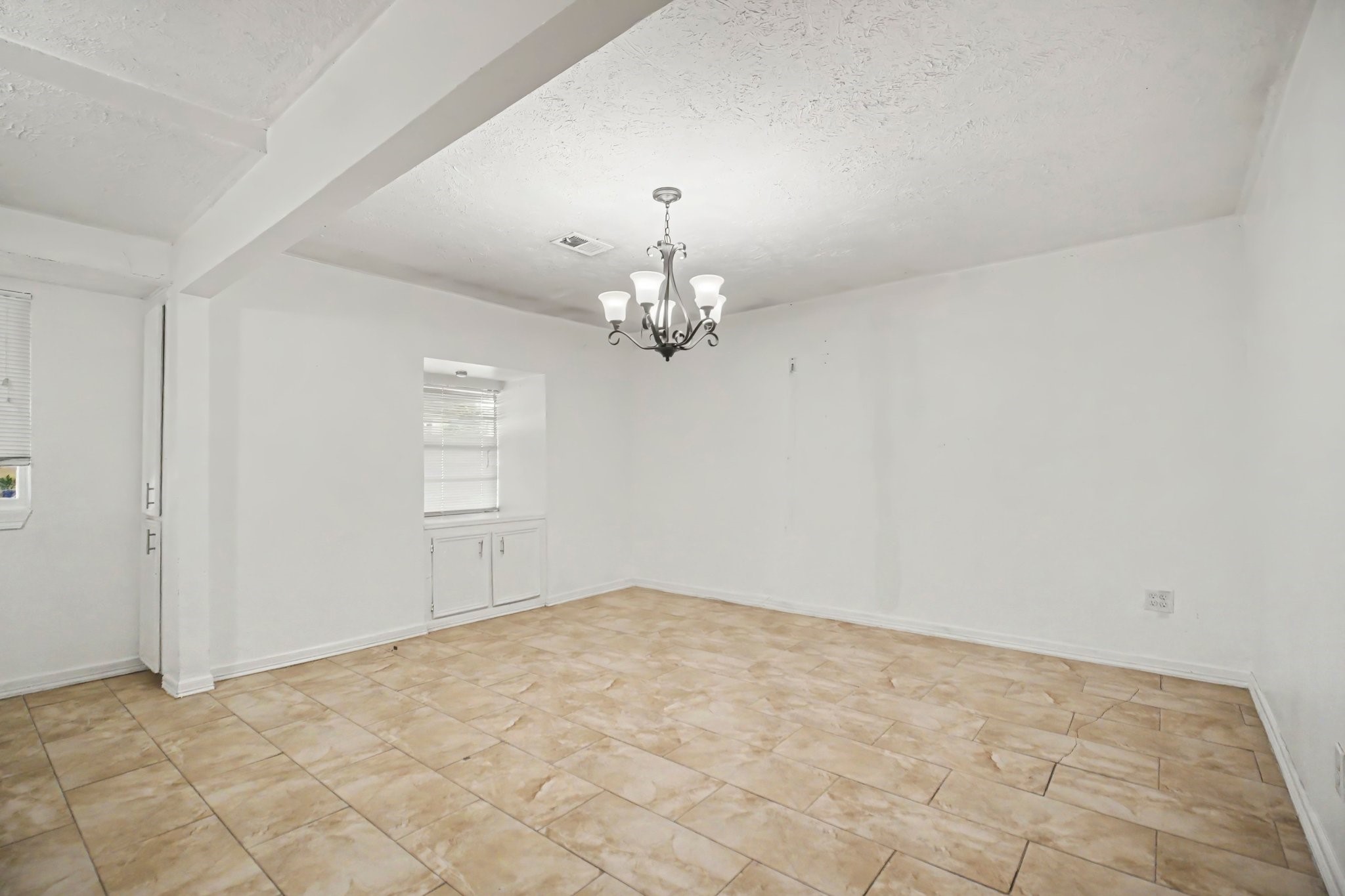 2121 Hickory Lane Property Photo 8