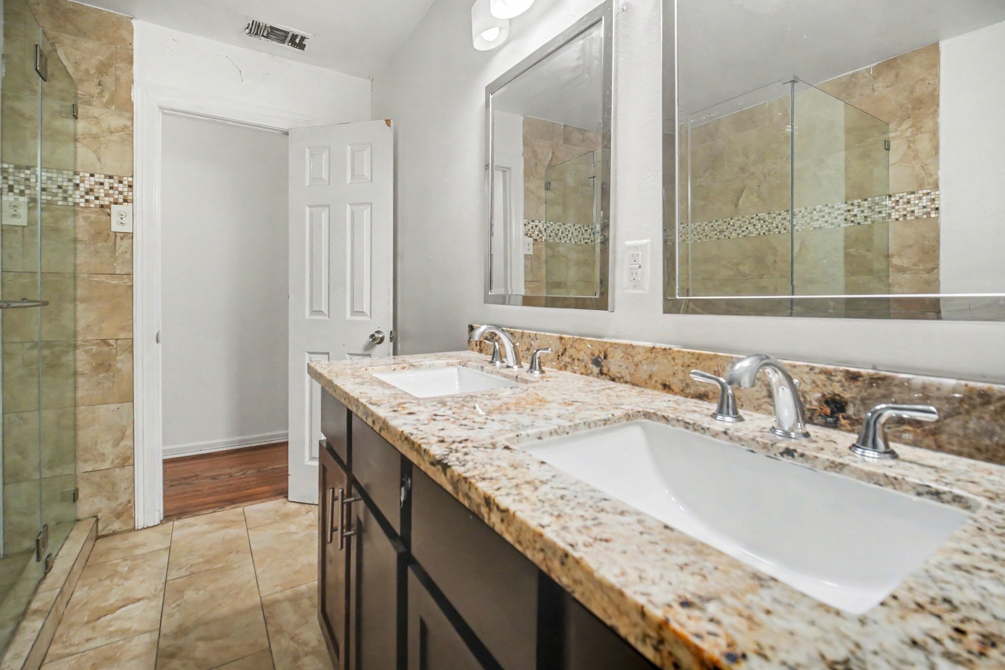 2121 Hickory Lane Property Photo 9