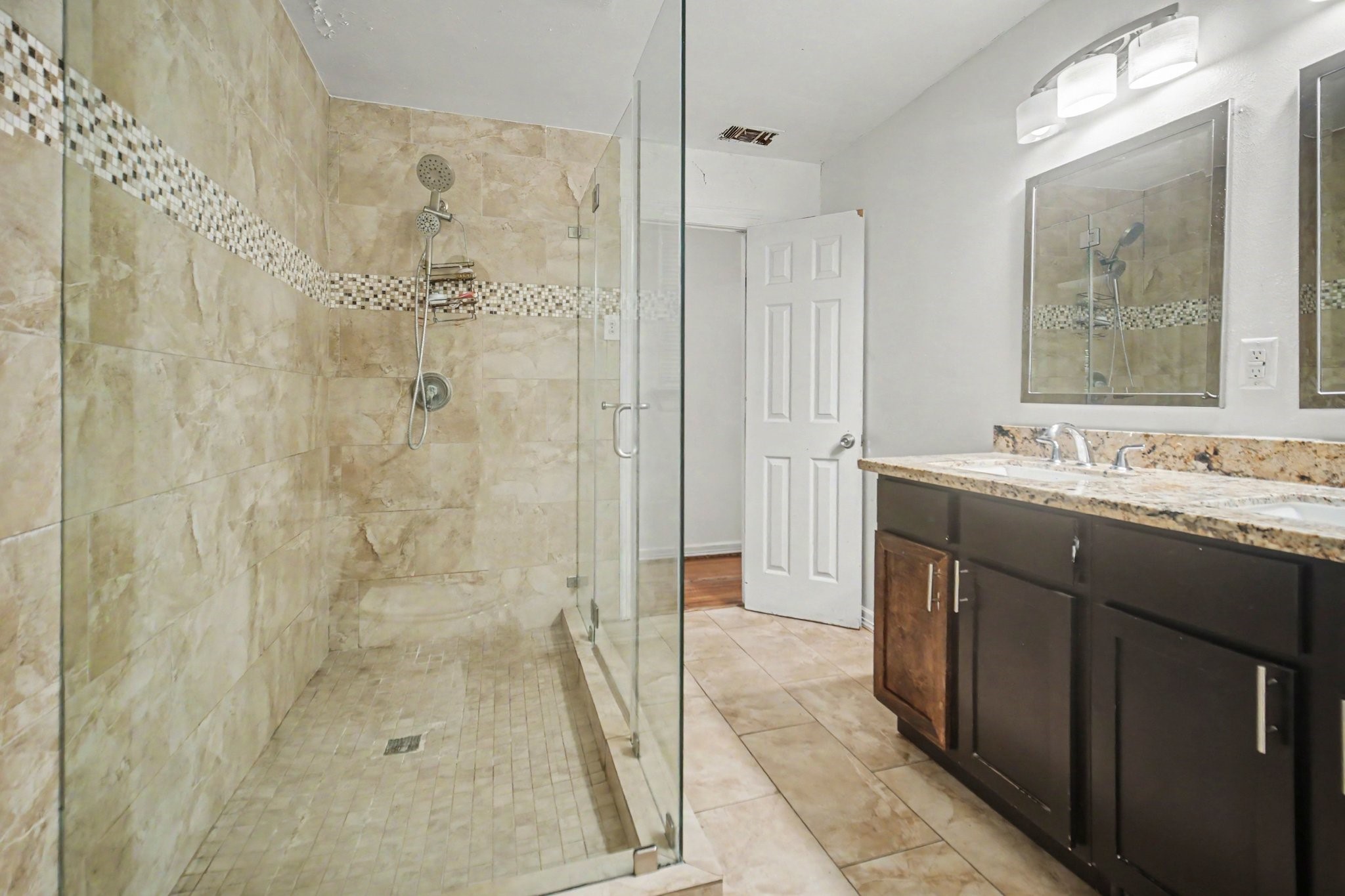 2121 Hickory Lane Property Photo 10