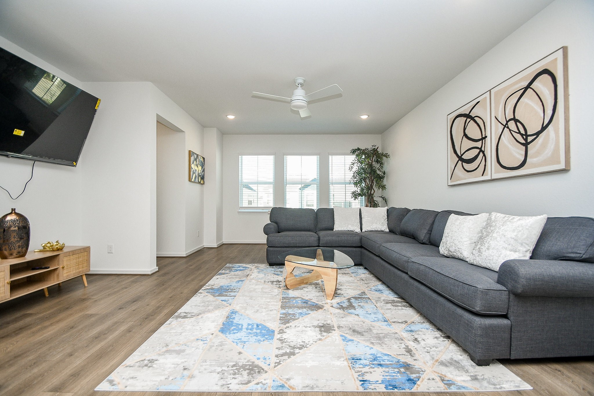 2204 Via Laura Property Photo 4