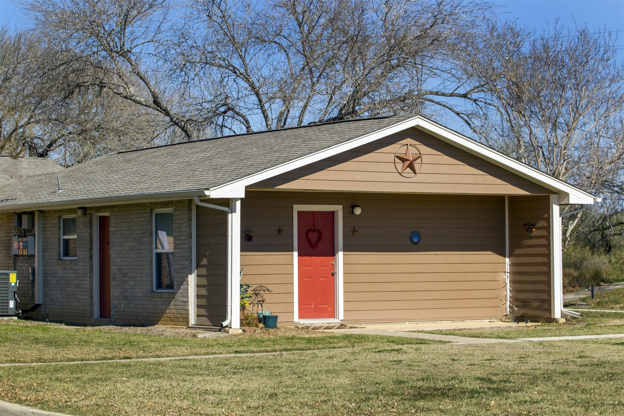 1200 E Frio Street Property Photo 6