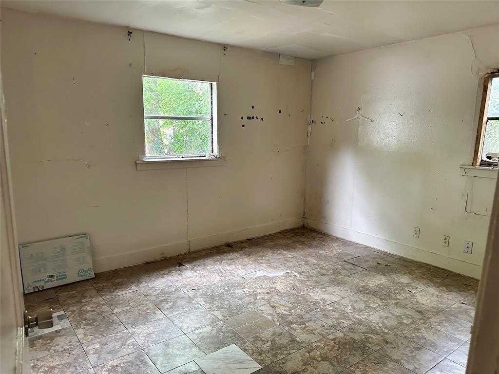 7326 Le Havre Road Property Photo 4