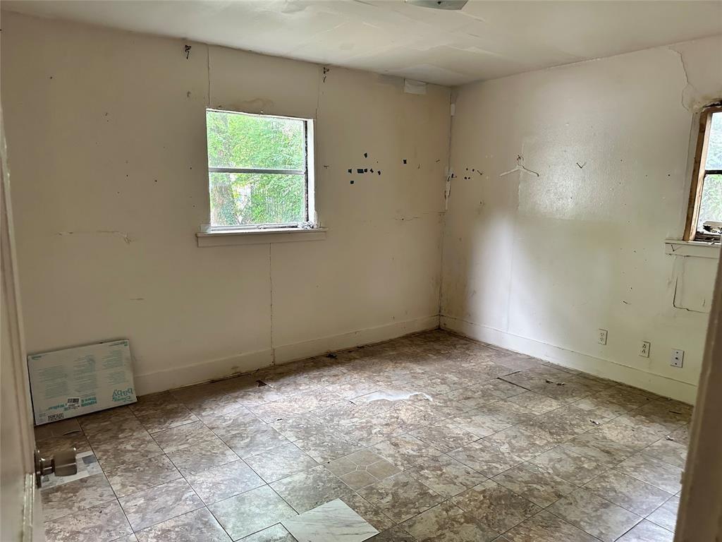 7326 Le Havre Road Property Photo 4