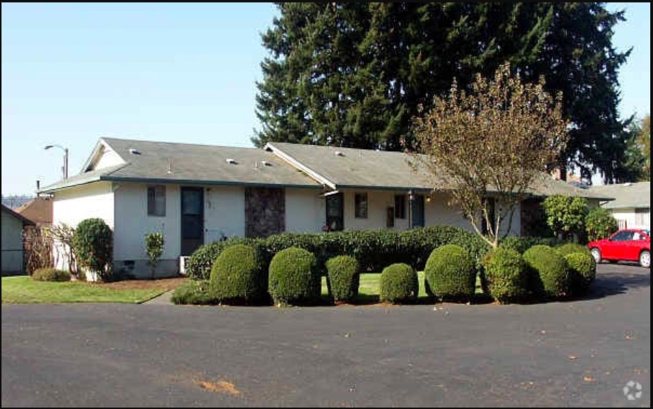 1724 Grove St Property Photo 2